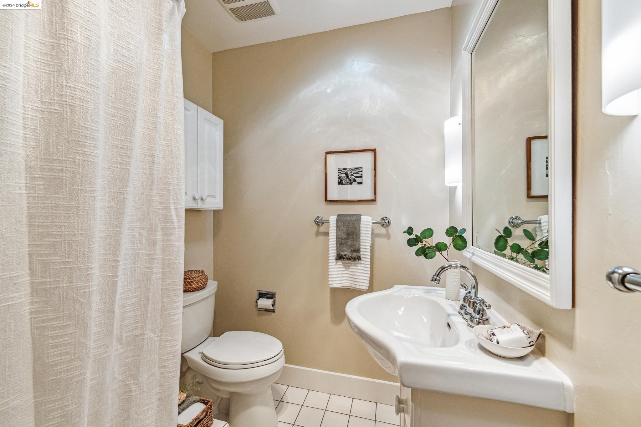 Detail Gallery Image 21 of 54 For 29 Dormidera Ave, Piedmont,  CA 94611 - 2 Beds | 2 Baths