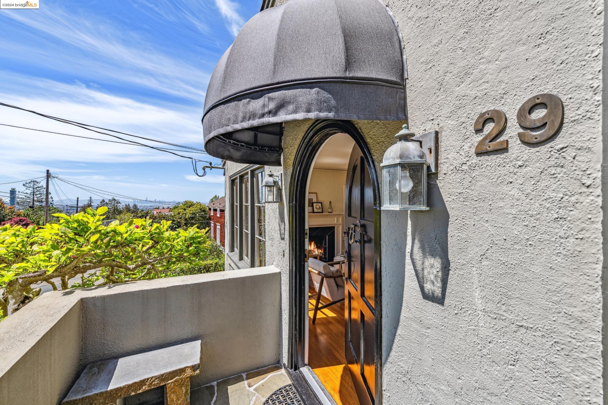Detail Gallery Image 5 of 54 For 29 Dormidera Ave, Piedmont,  CA 94611 - 2 Beds | 2 Baths