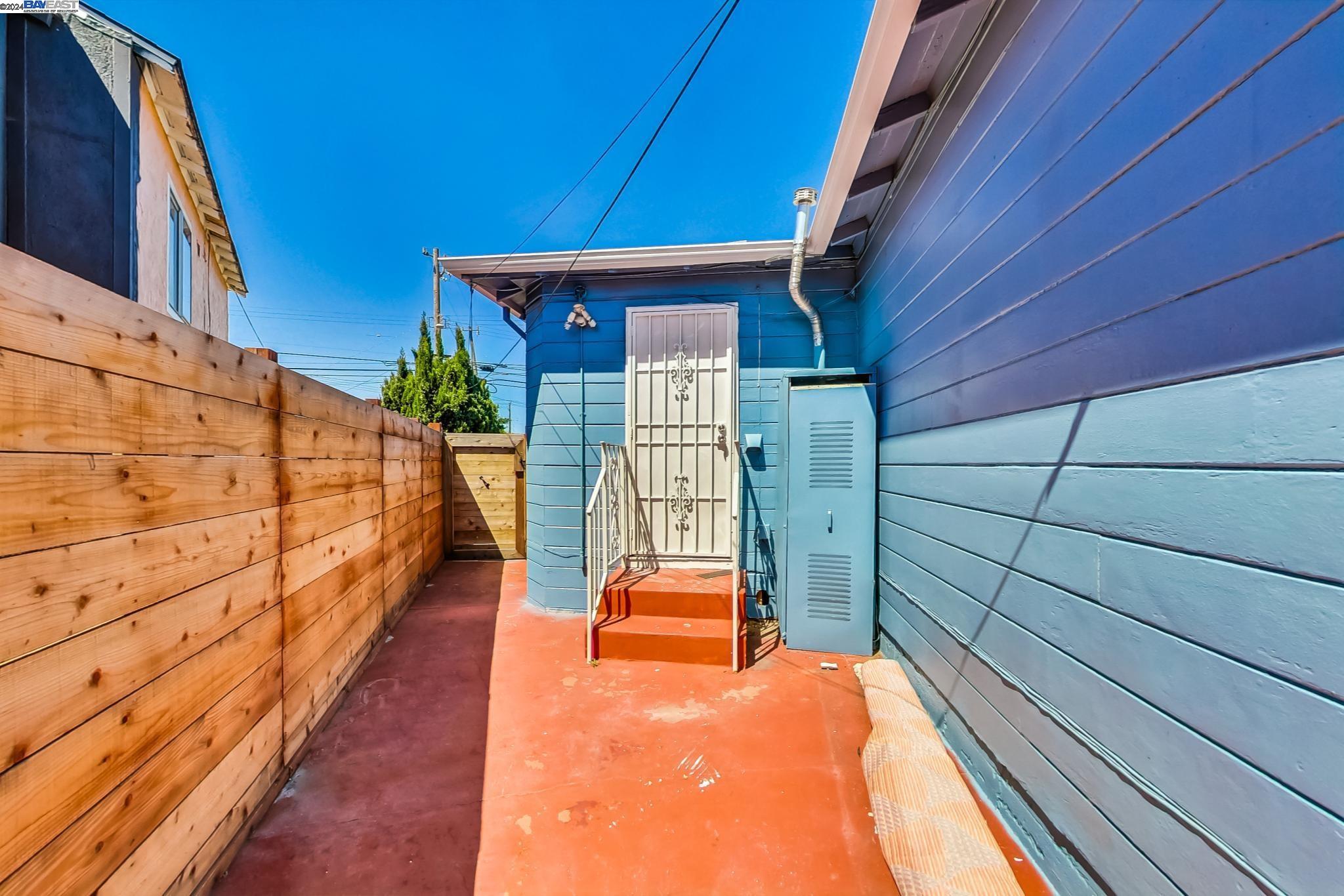 Detail Gallery Image 33 of 35 For 300 Ashton, Oakland,  CA 94603 - 3 Beds | 2 Baths