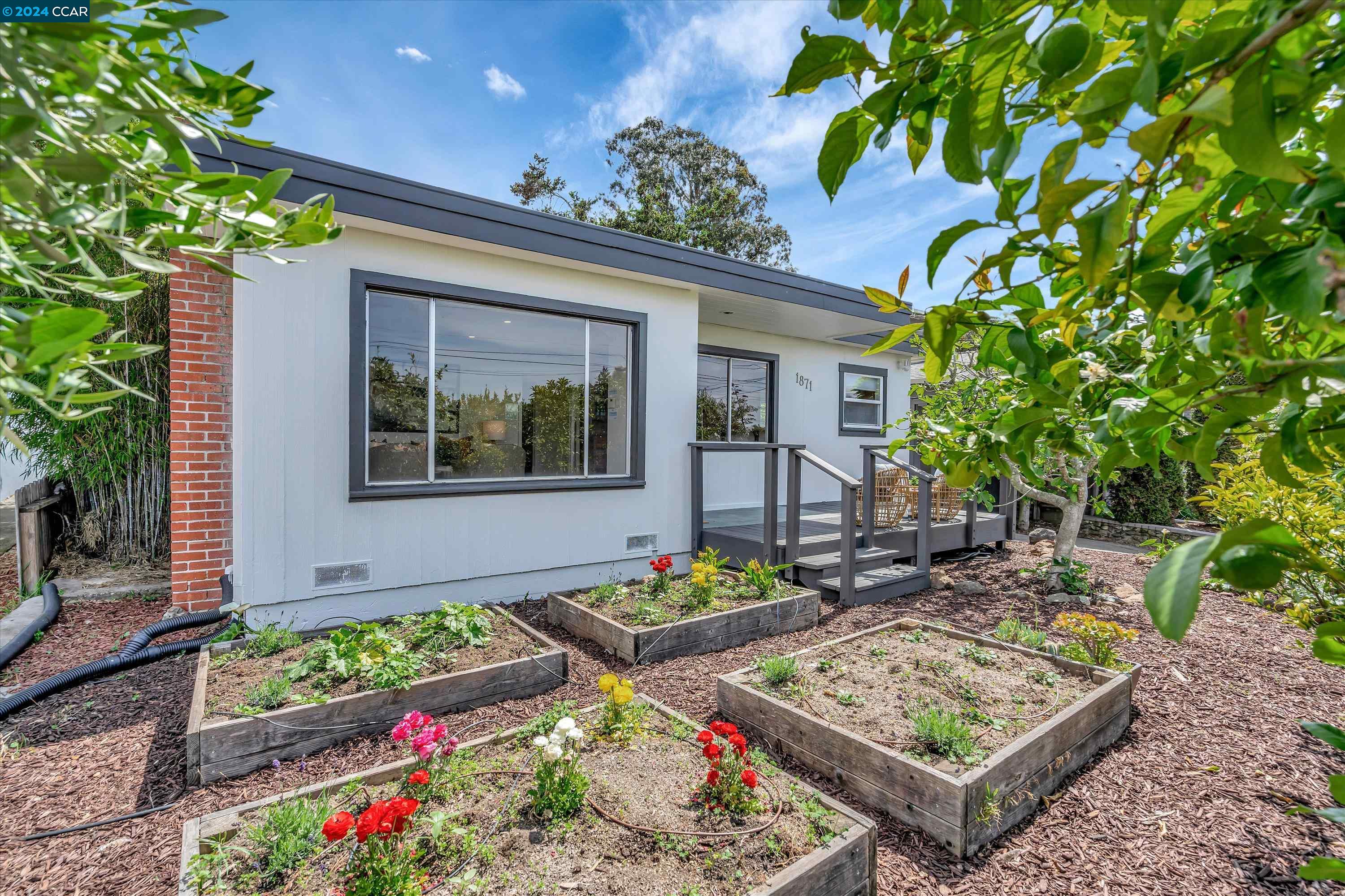 Detail Gallery Image 1 of 47 For 1871 Tulare Ave, Richmond,  CA 94805 - 3 Beds | 2 Baths