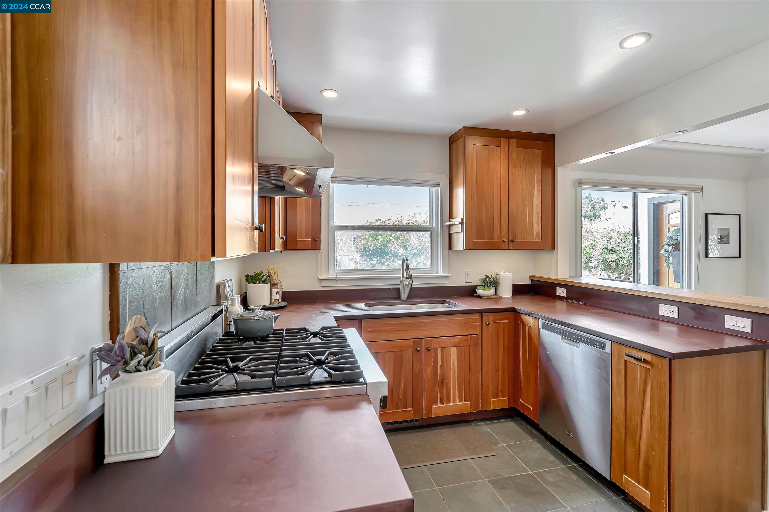 Detail Gallery Image 13 of 47 For 1871 Tulare Ave, Richmond,  CA 94805 - 3 Beds | 2 Baths