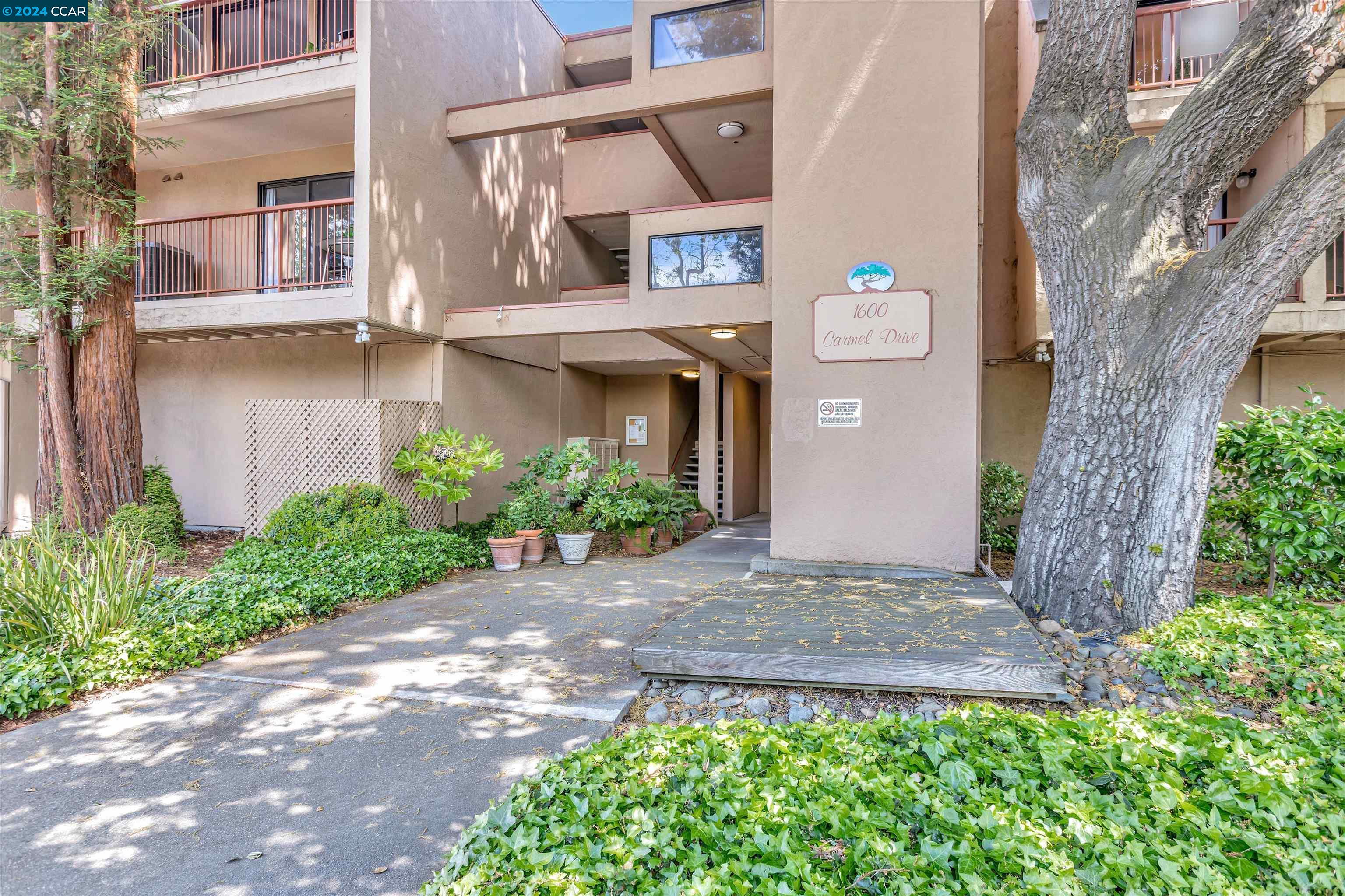More Details about MLS # 41056183 : 1600 CARMEL DR # 8