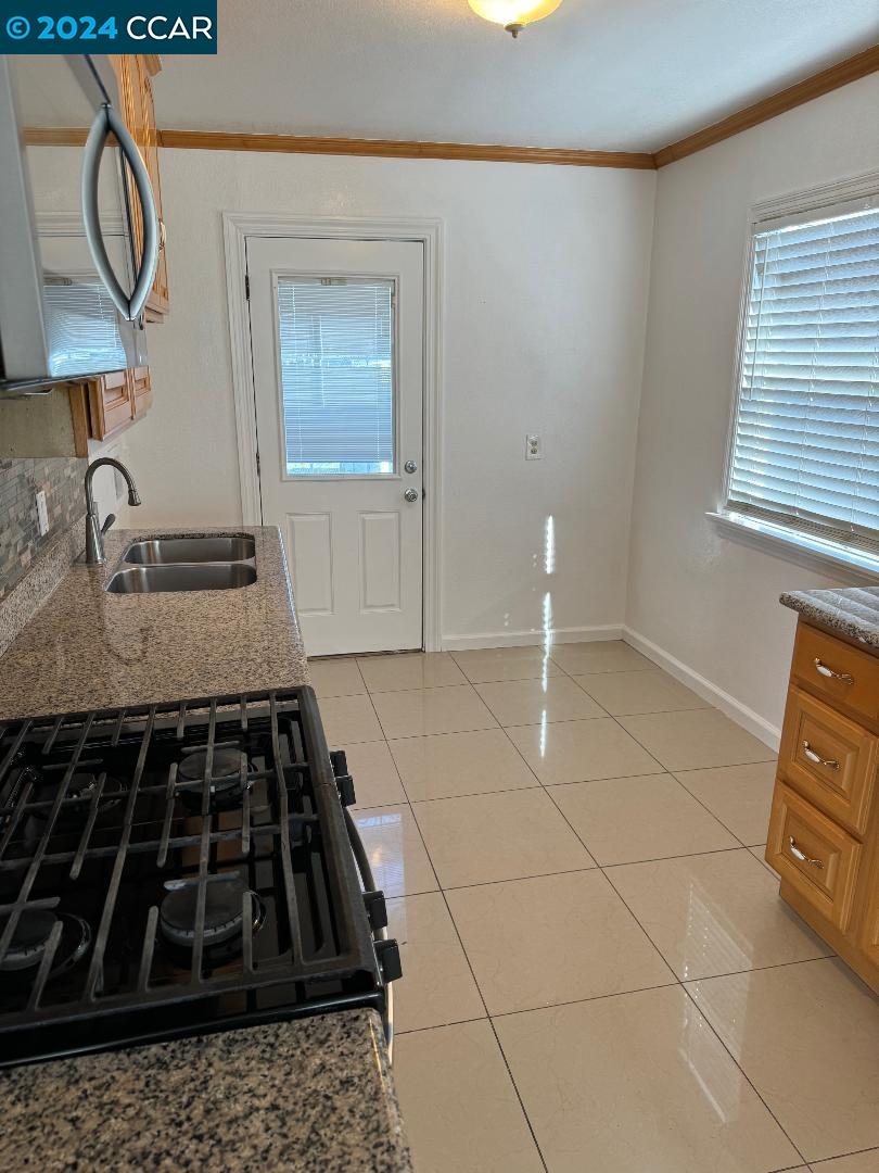 Detail Gallery Image 4 of 26 For 688 Turpin Court, Richmond,  CA 94801-2647 - 3 Beds | 1 Baths