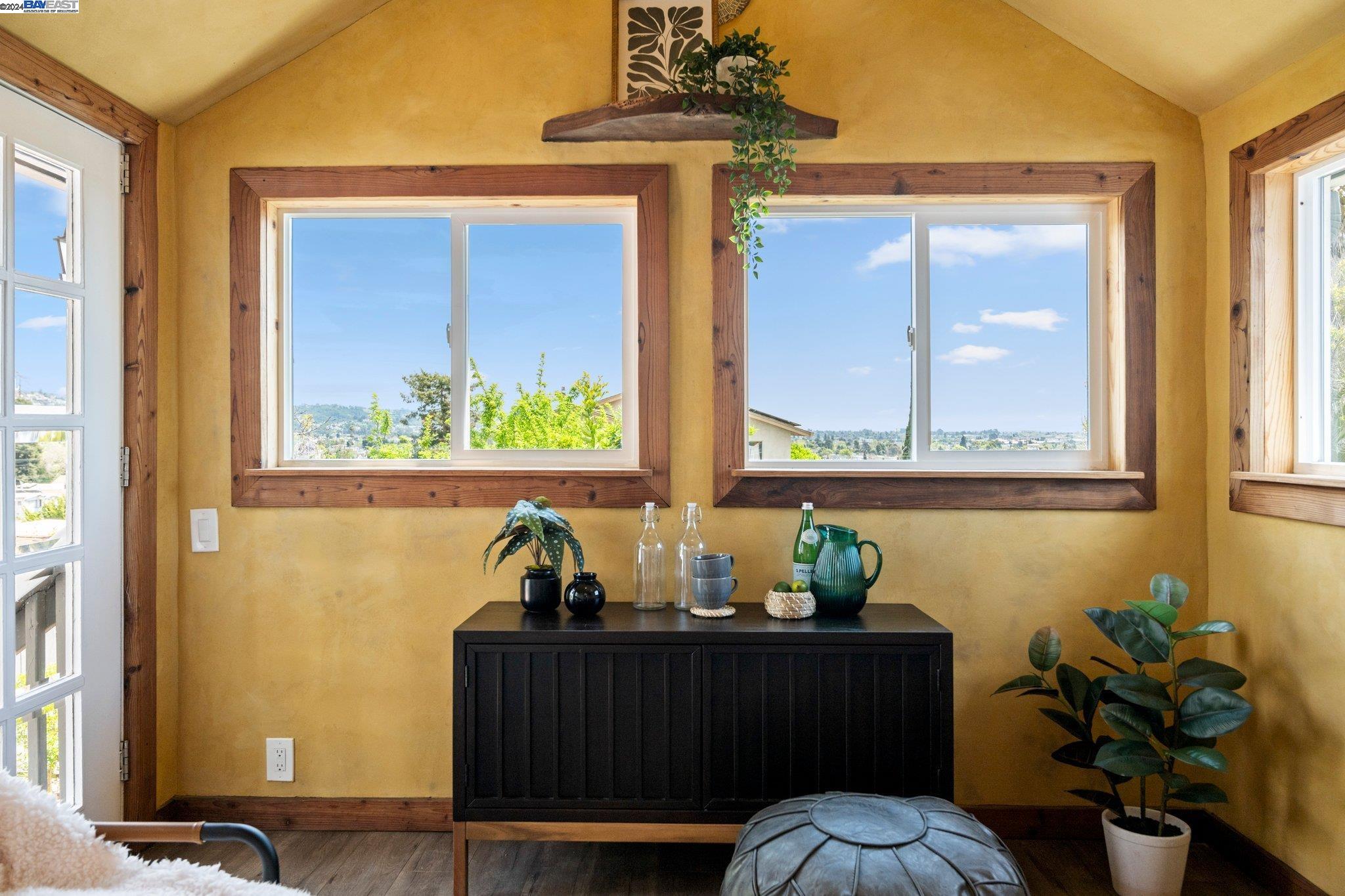 Detail Gallery Image 33 of 52 For 2472 Cole St, Oakland,  CA 94601 - 3 Beds | 2 Baths