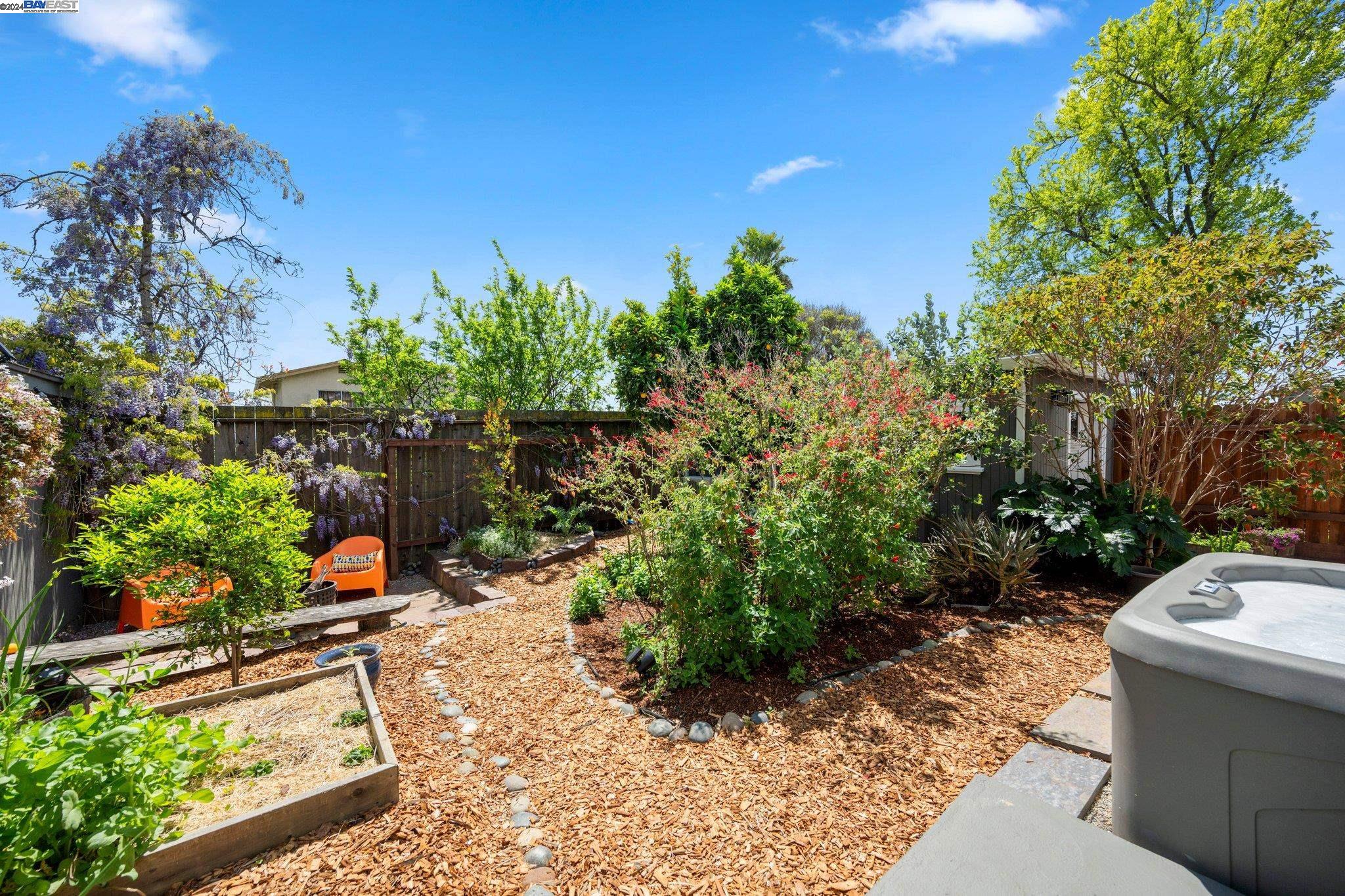 Detail Gallery Image 38 of 52 For 2472 Cole St, Oakland,  CA 94601 - 3 Beds | 2 Baths