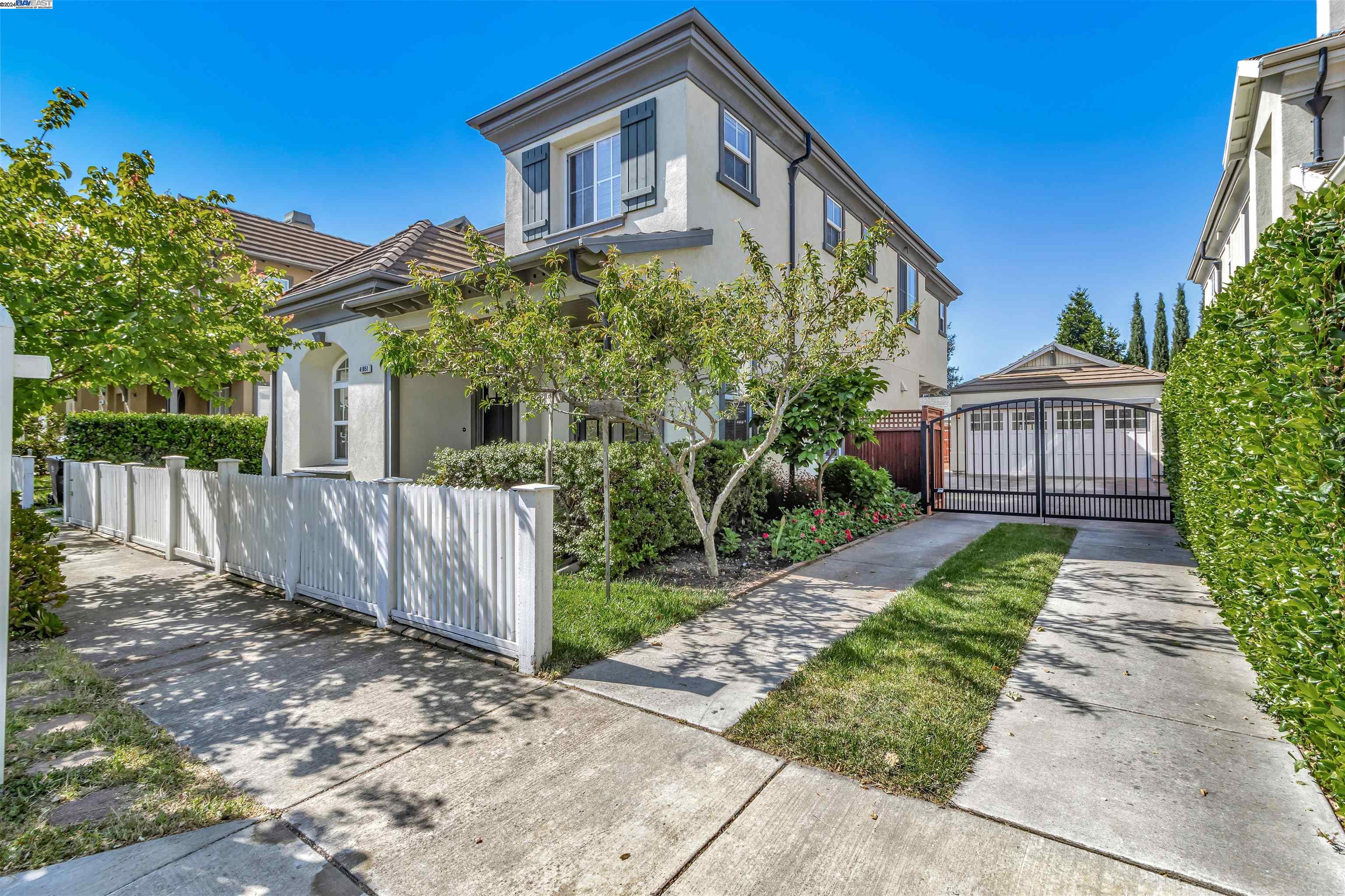 Detail Gallery Image 1 of 1 For 41051 Rosewalk Ct, Fremont,  CA 94539 - 5 Beds | 3 Baths