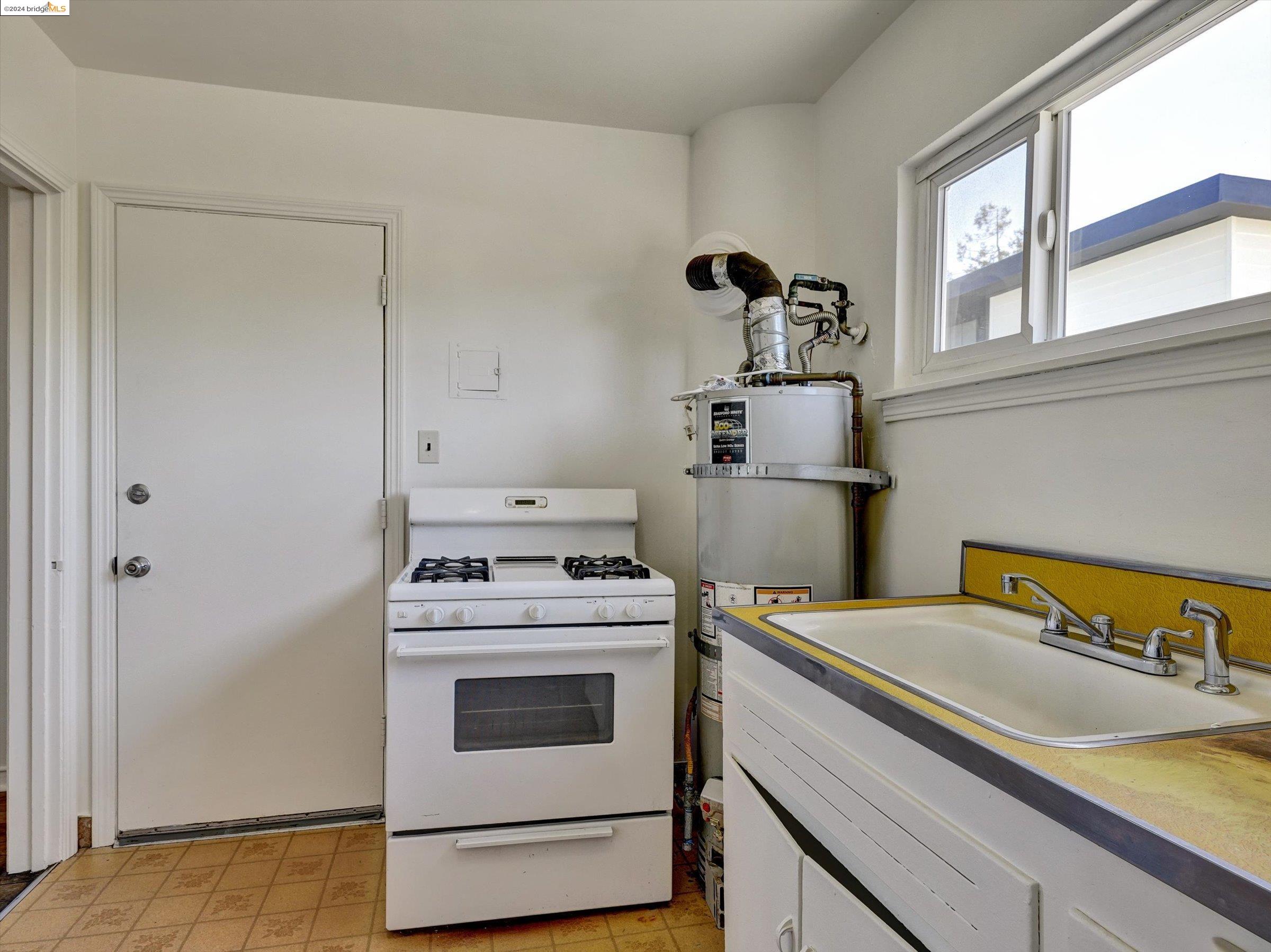 Detail Gallery Image 46 of 55 For 1051 61st St, Oakland,  CA 94608 - – Beds | – Baths