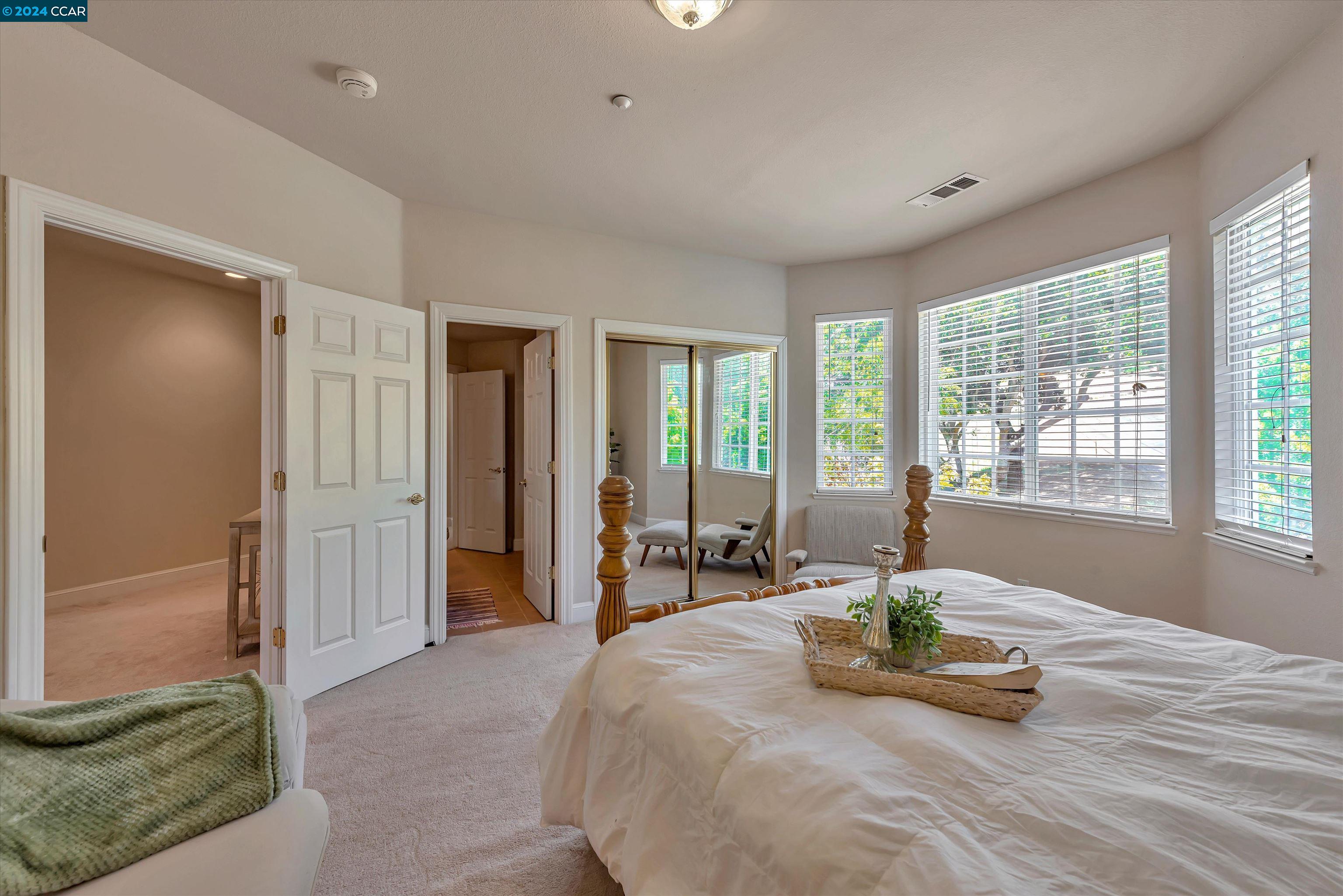 Detail Gallery Image 15 of 28 For 5430 Stonehurst Drive, Martinez,  CA 94553 - 4 Beds | 3/1 Baths