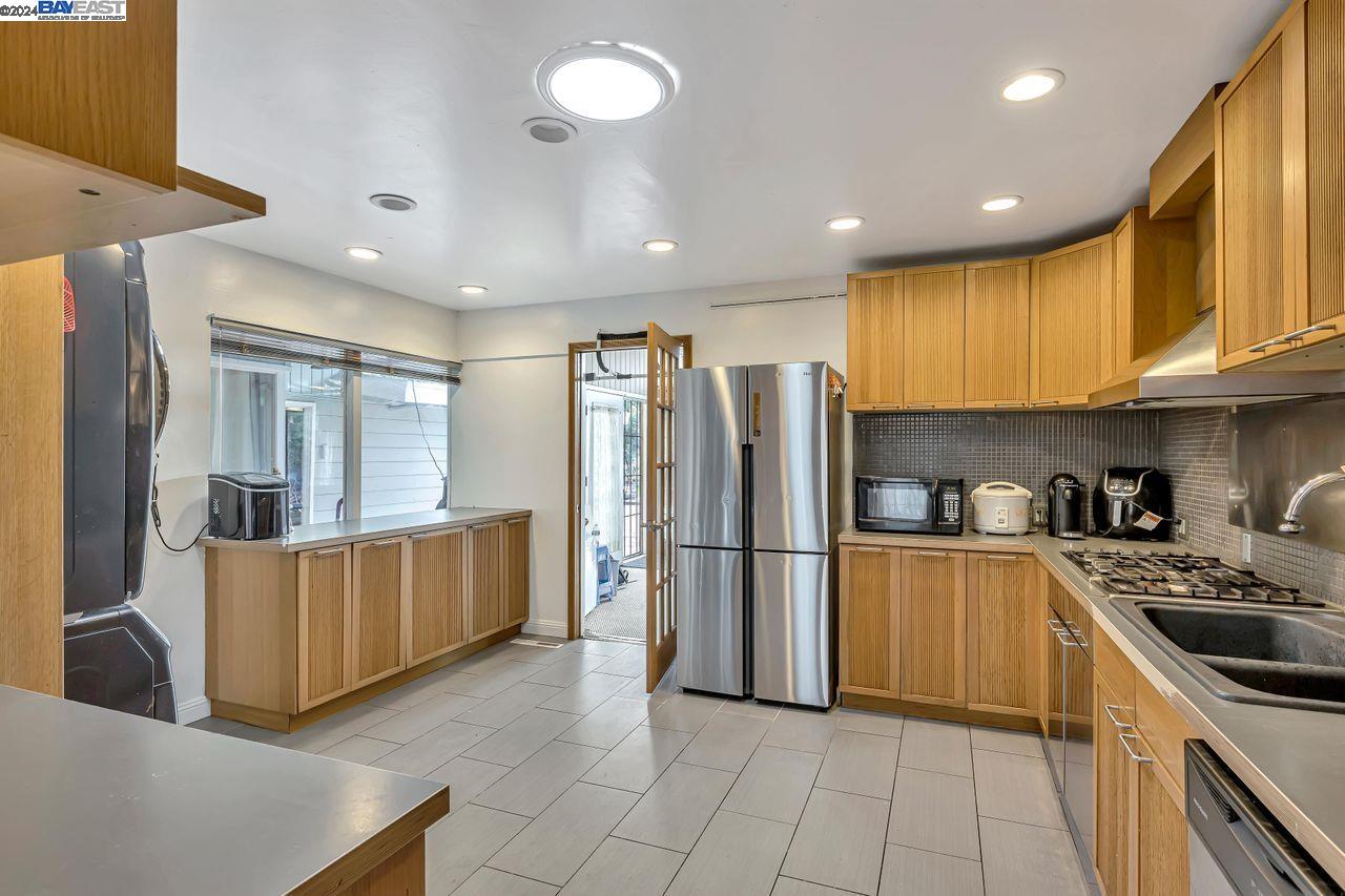 Detail Gallery Image 11 of 13 For 537 Beechmont Ln, Hayward,  CA 94544 - 4 Beds | 2 Baths