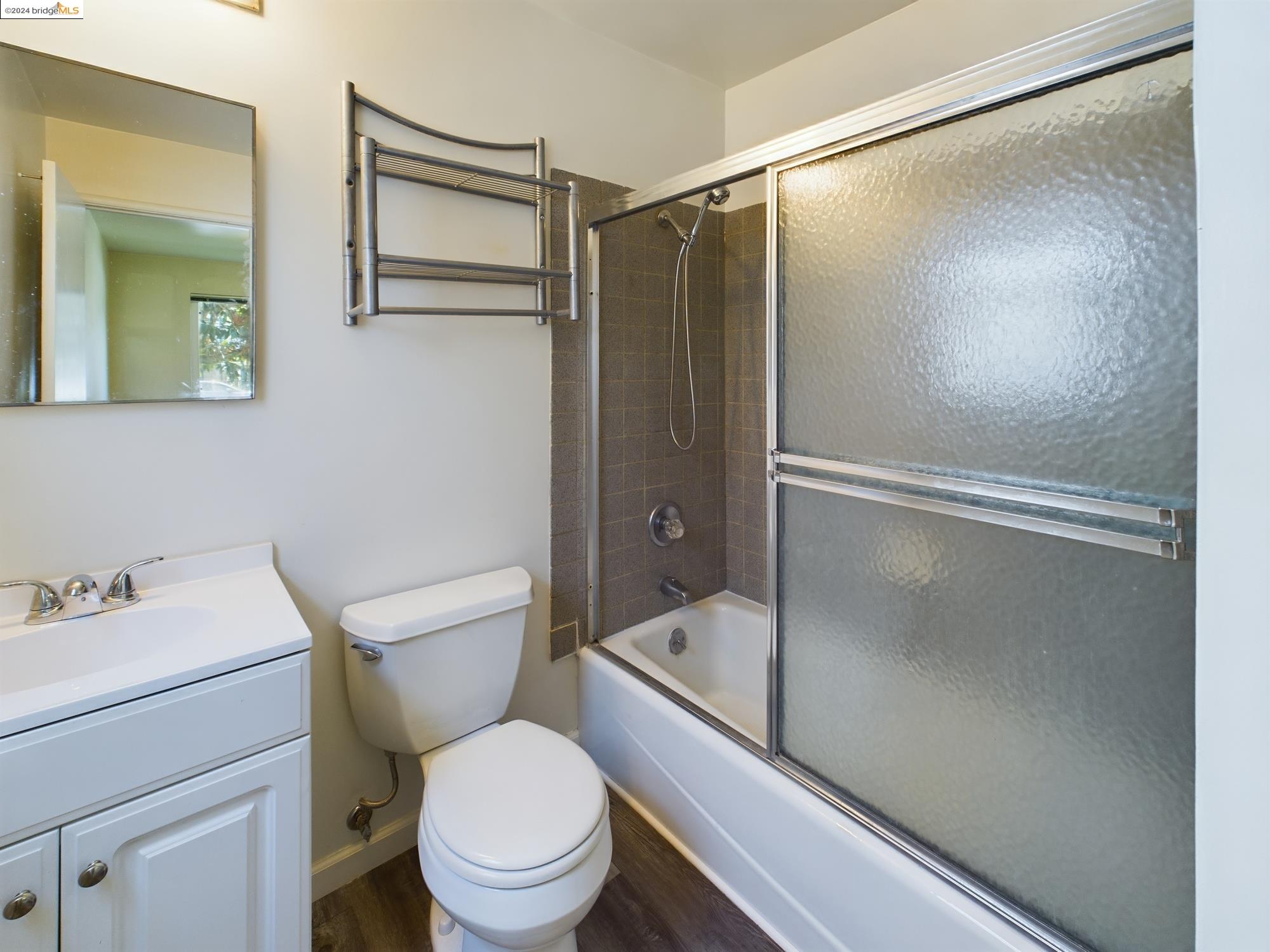 Detail Gallery Image 6 of 16 For 3801 Opal Street, Oakland,  CA 94609 - 1 Beds | 1 Baths