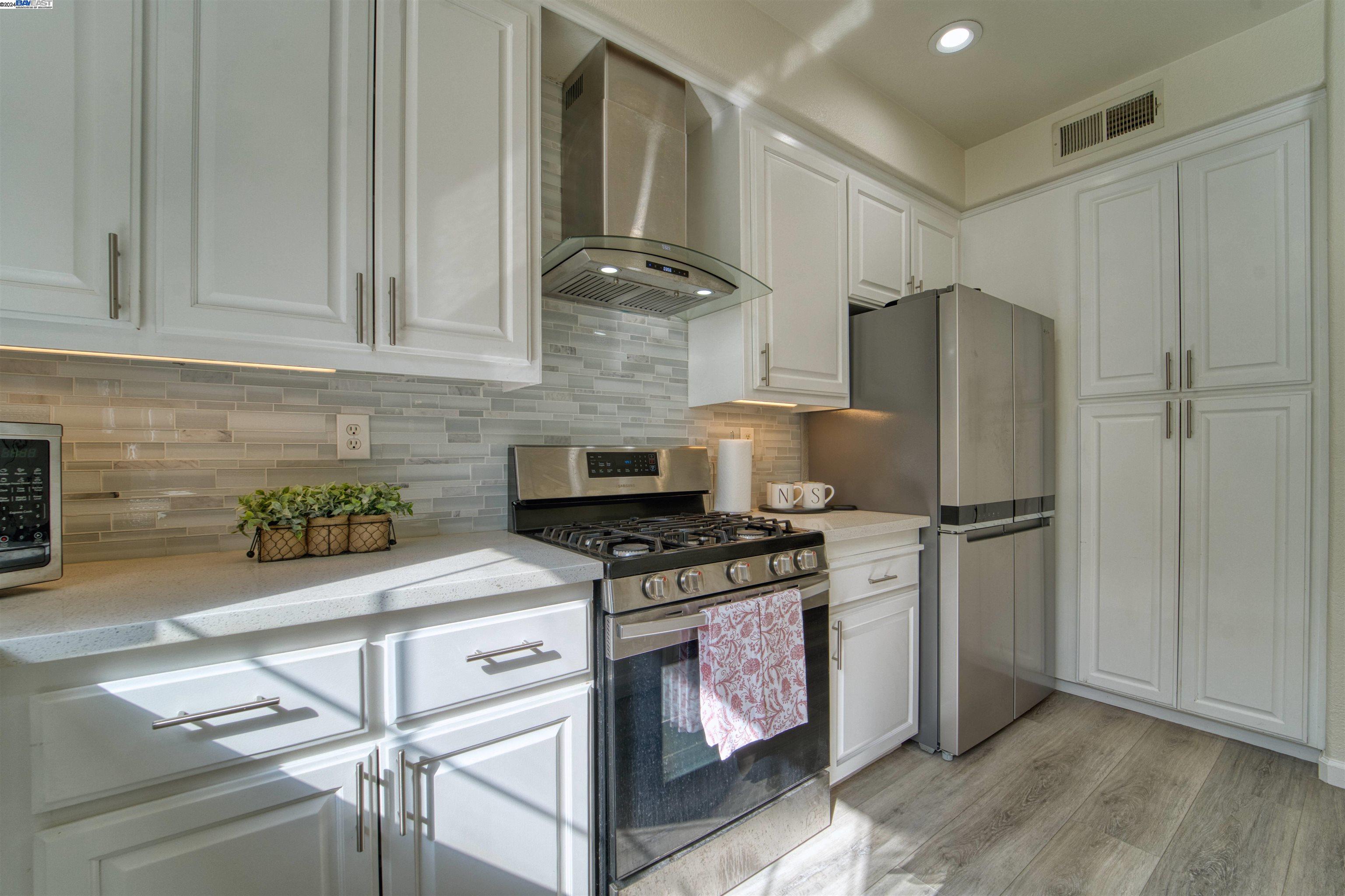 Detail Gallery Image 14 of 41 For 35481 Monterra Cir, Union City,  CA 94587 - 2 Beds | 2/1 Baths