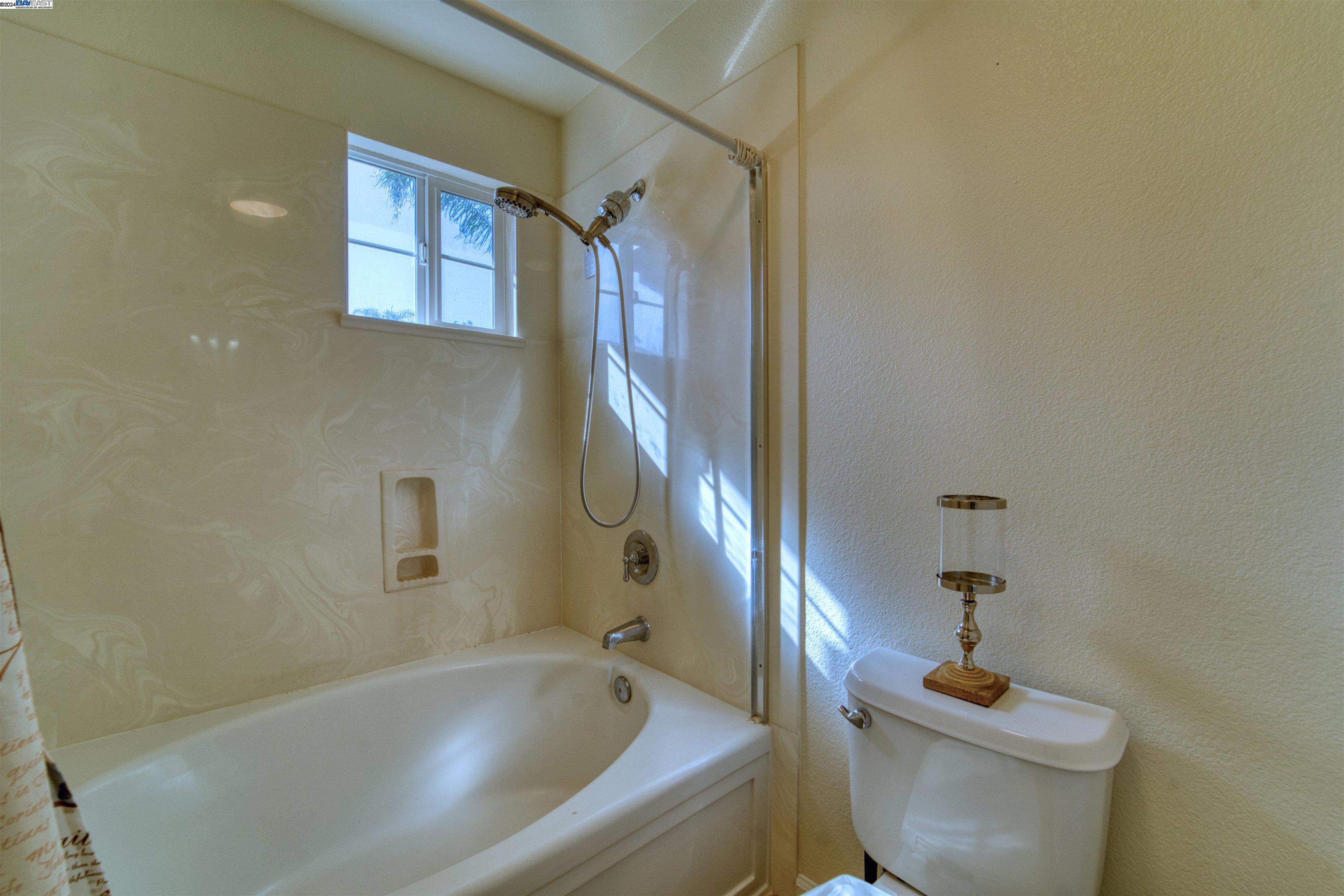 Detail Gallery Image 21 of 41 For 35481 Monterra Cir, Union City,  CA 94587 - 2 Beds | 2/1 Baths