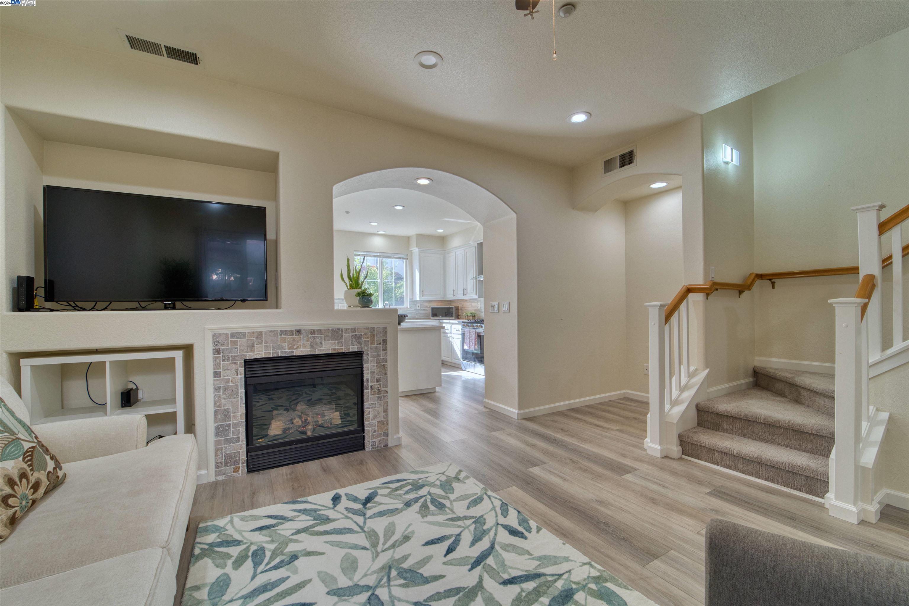 Detail Gallery Image 5 of 41 For 35481 Monterra Cir, Union City,  CA 94587 - 2 Beds | 2/1 Baths