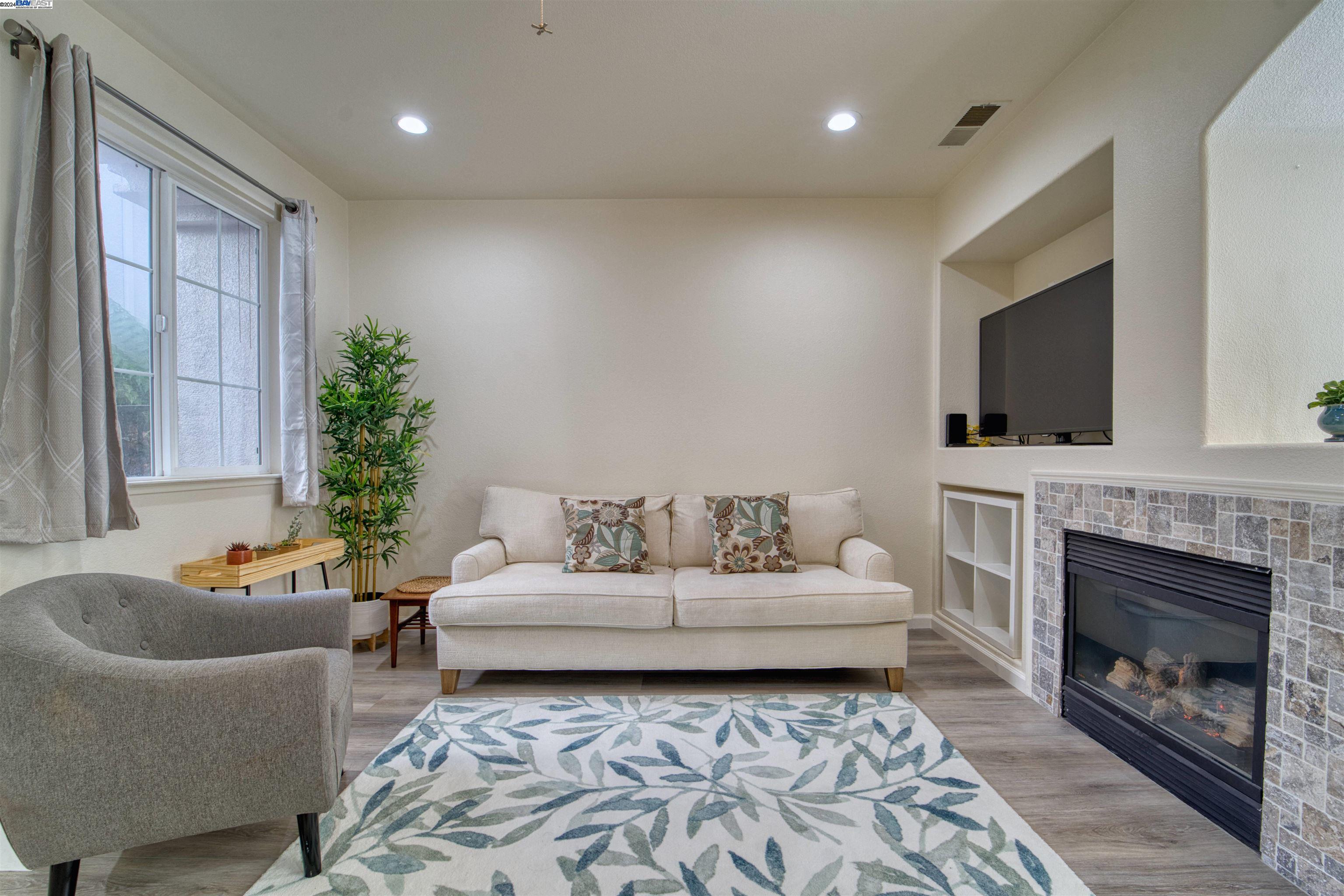 Detail Gallery Image 6 of 41 For 35481 Monterra Cir, Union City,  CA 94587 - 2 Beds | 2/1 Baths