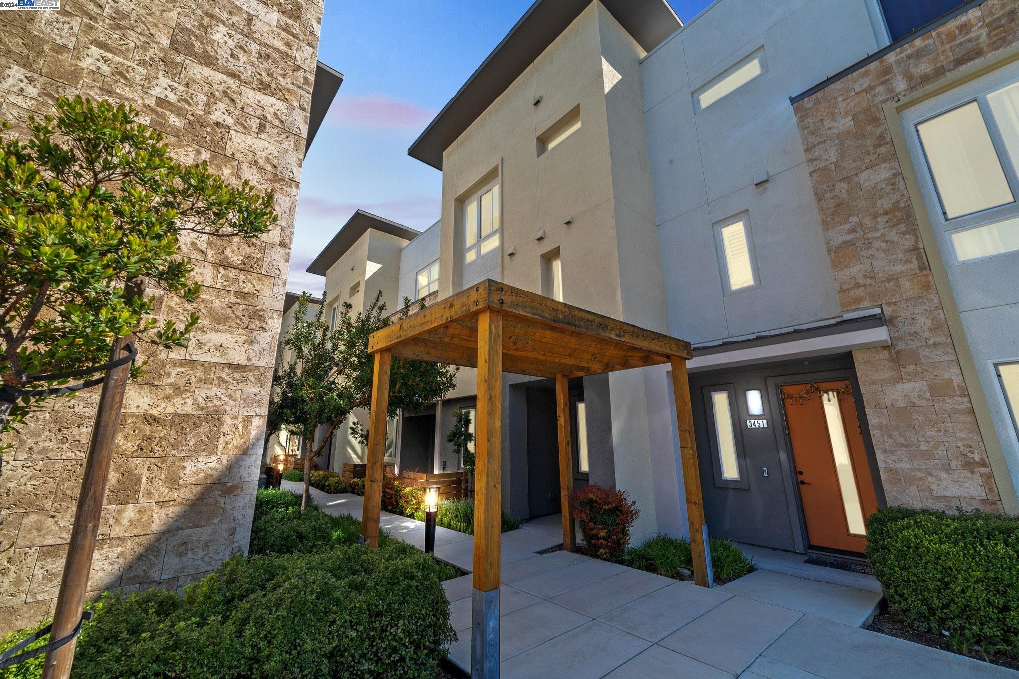 More Details about MLS # 41056235 : 3455 VERTEX WAY