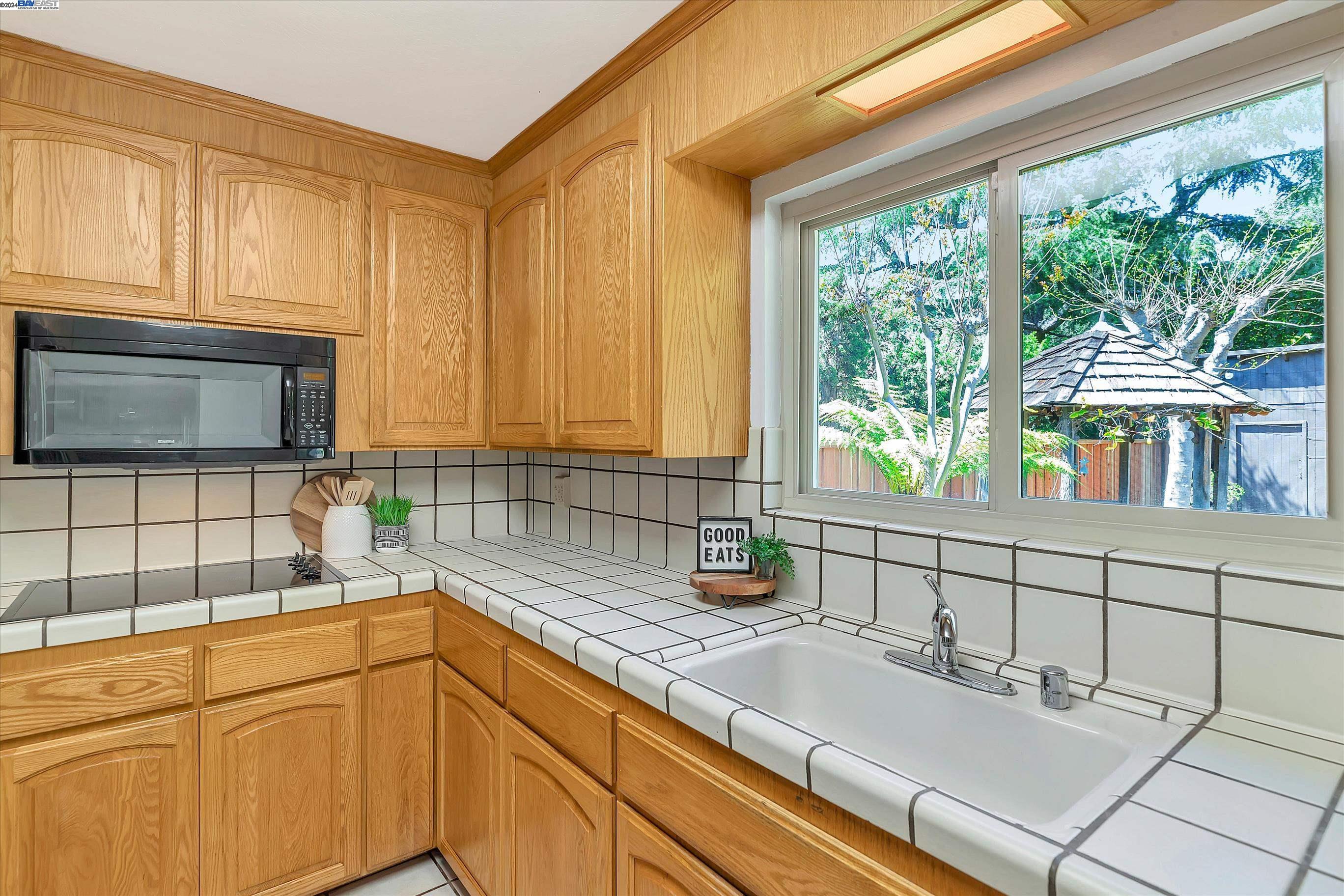 Detail Gallery Image 17 of 58 For 16226 San Remo Dr, San Leandro,  CA 94578 - 3 Beds | 2/1 Baths