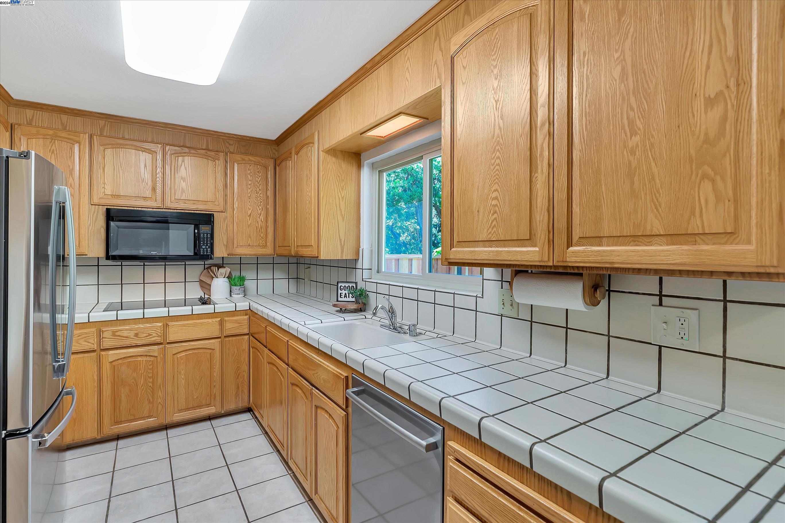 Detail Gallery Image 18 of 58 For 16226 San Remo Dr, San Leandro,  CA 94578 - 3 Beds | 2/1 Baths