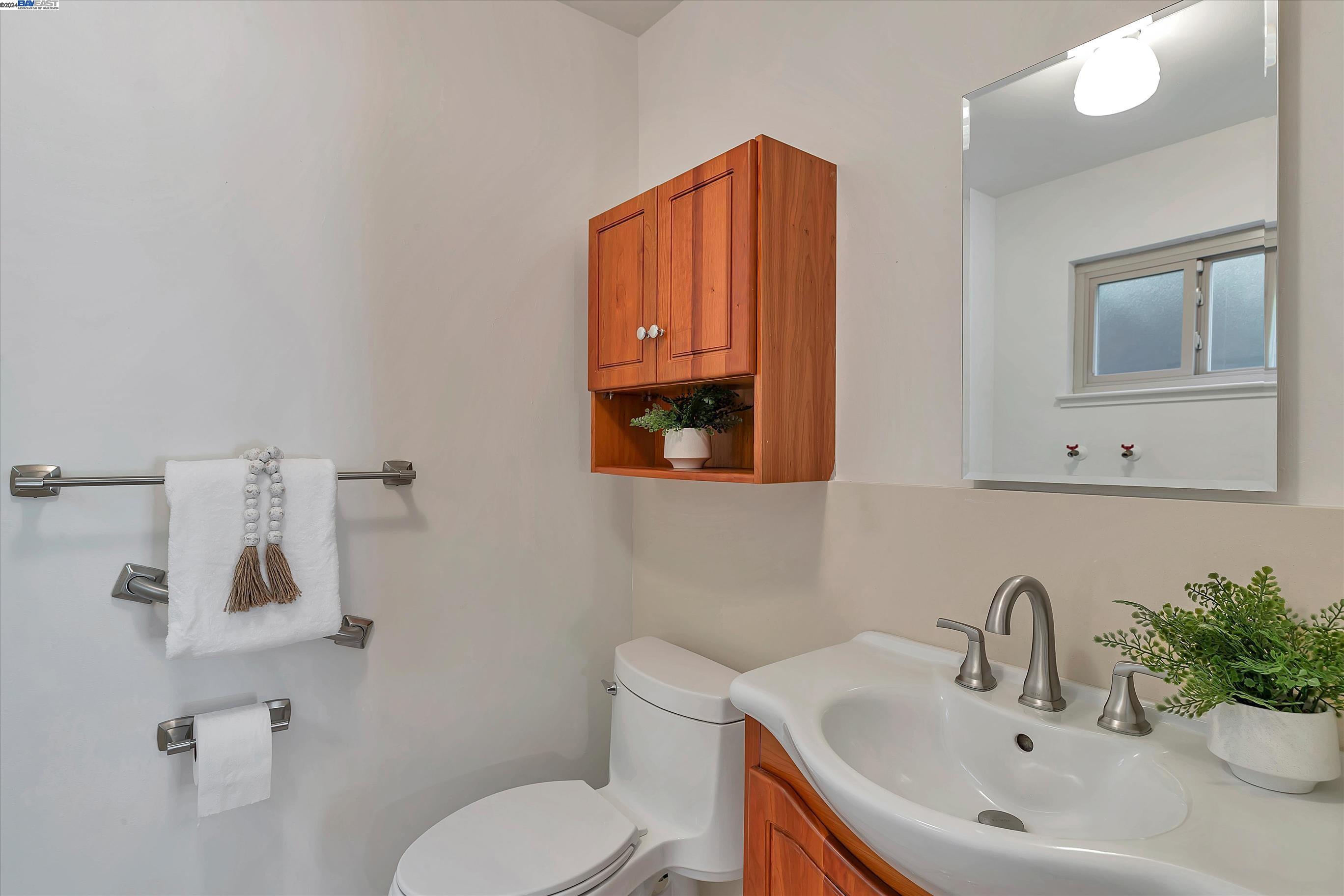 Detail Gallery Image 25 of 58 For 16226 San Remo Dr, San Leandro,  CA 94578 - 3 Beds | 2/1 Baths