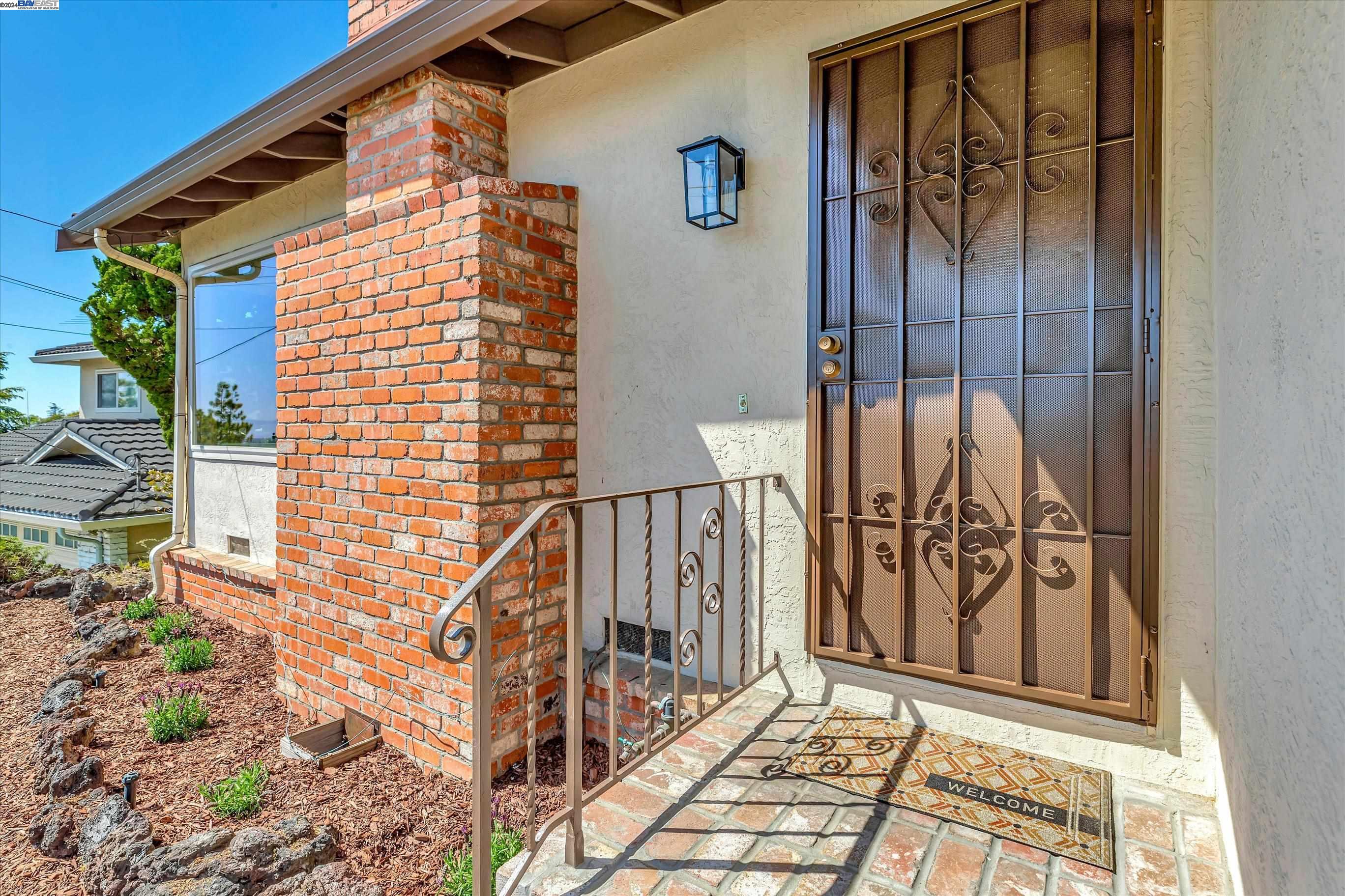 Detail Gallery Image 5 of 58 For 16226 San Remo Dr, San Leandro,  CA 94578 - 3 Beds | 2/1 Baths