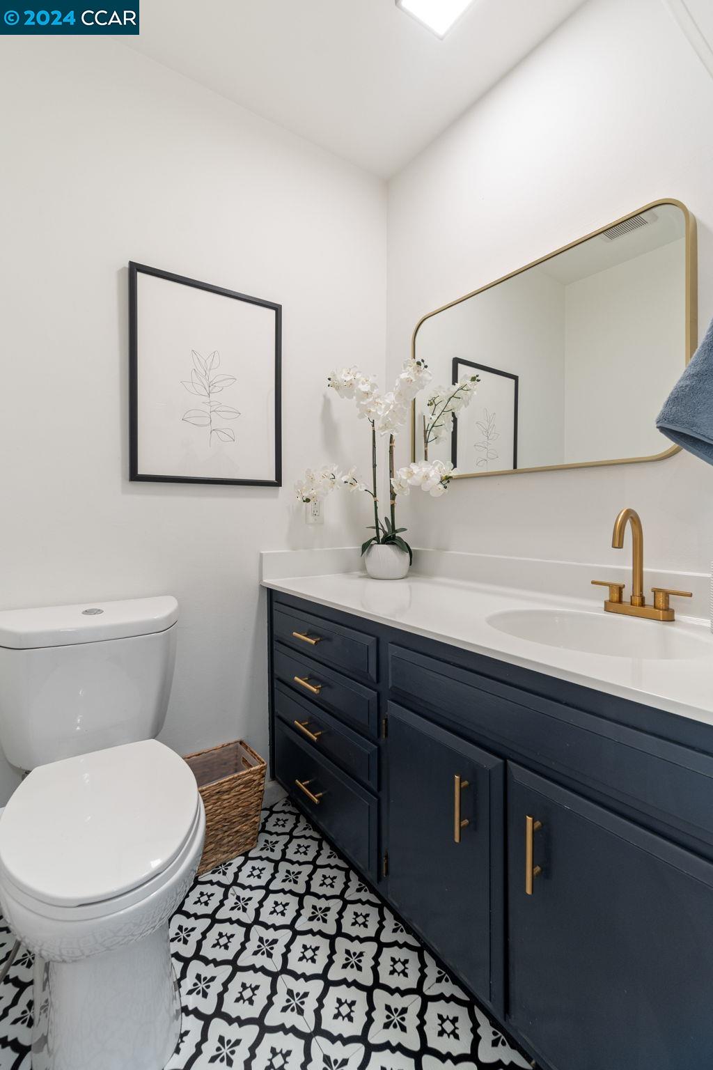 Detail Gallery Image 14 of 43 For 2426 Lincoln Avenue E, Alameda,  CA 94501 - 2 Beds | 1/1 Baths