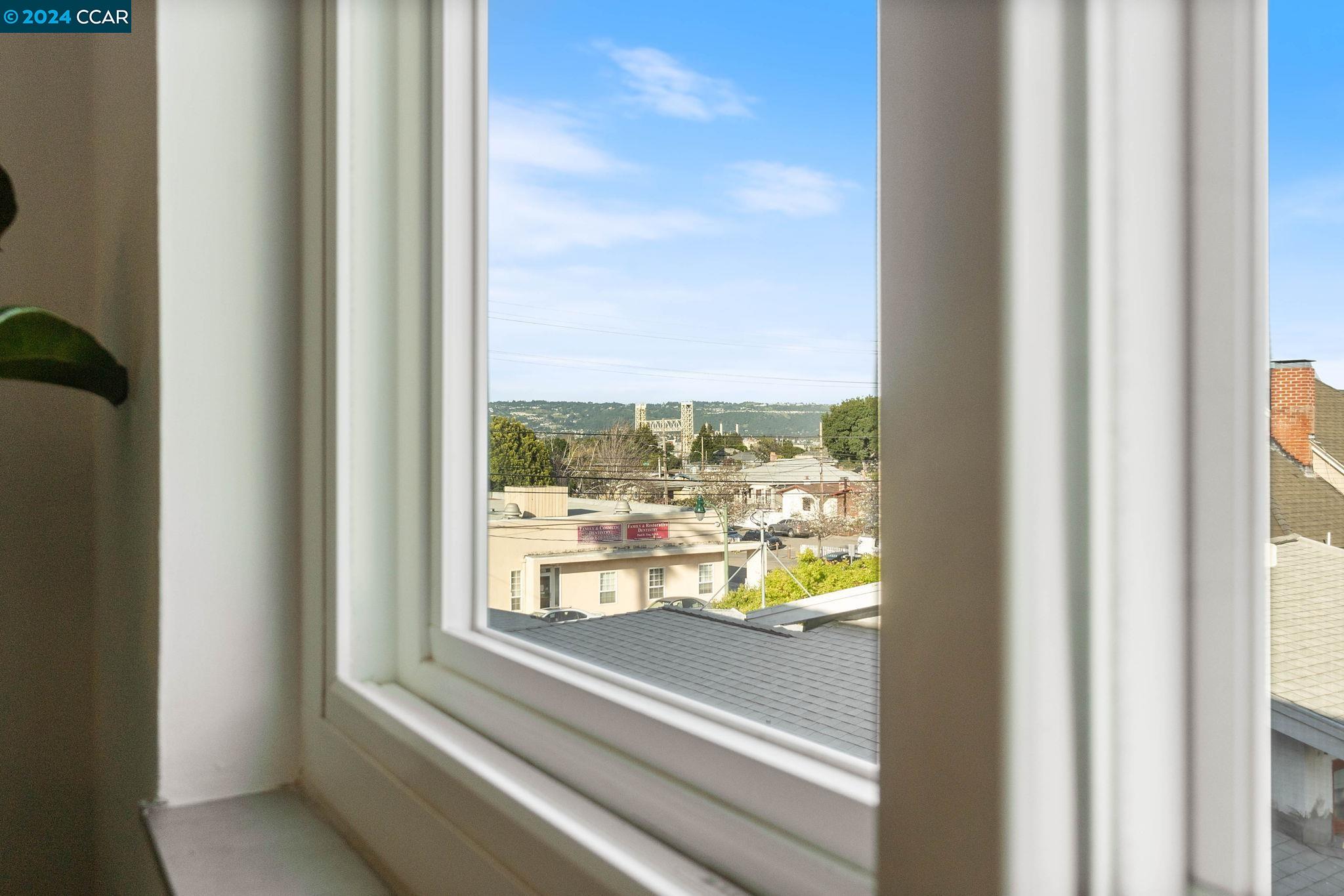 Detail Gallery Image 24 of 43 For 2426 Lincoln Avenue E, Alameda,  CA 94501 - 2 Beds | 1/1 Baths