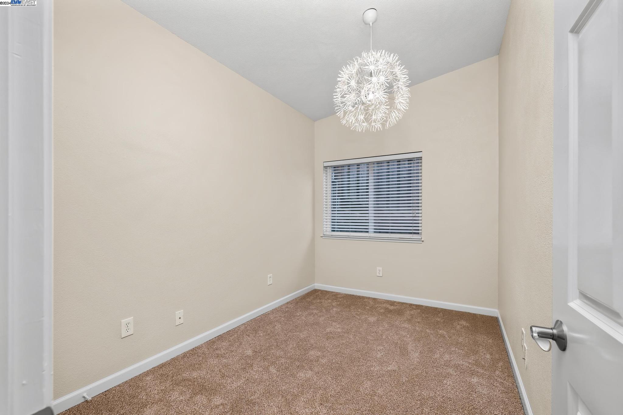 Detail Gallery Image 12 of 17 For 2298 Yale St, Martinez,  CA 94553 - 3 Beds | 2/1 Baths