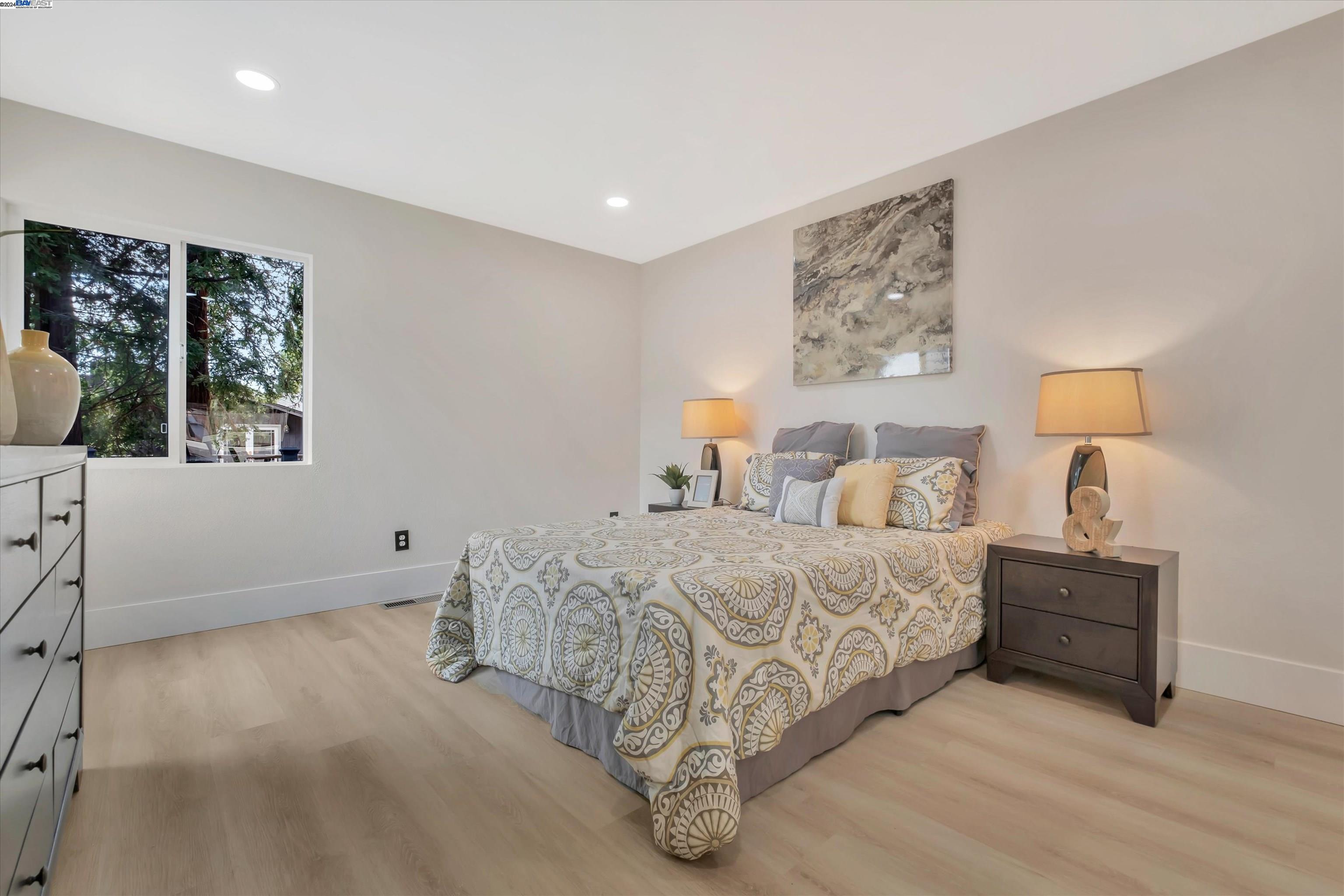 Detail Gallery Image 22 of 35 For 10521 Stella St, Oakland,  CA 94605-5325 - 3 Beds | 2 Baths