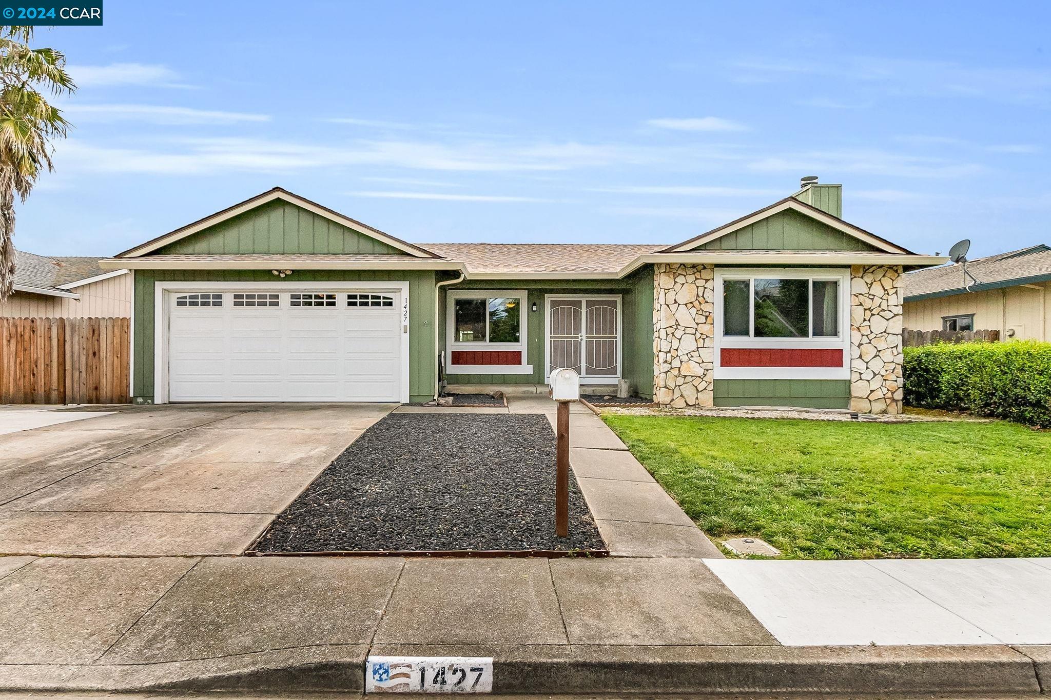 Detail Gallery Image 1 of 36 For 1427 Pelican Way, Suisun City,  CA 94585 - 3 Beds | 2 Baths