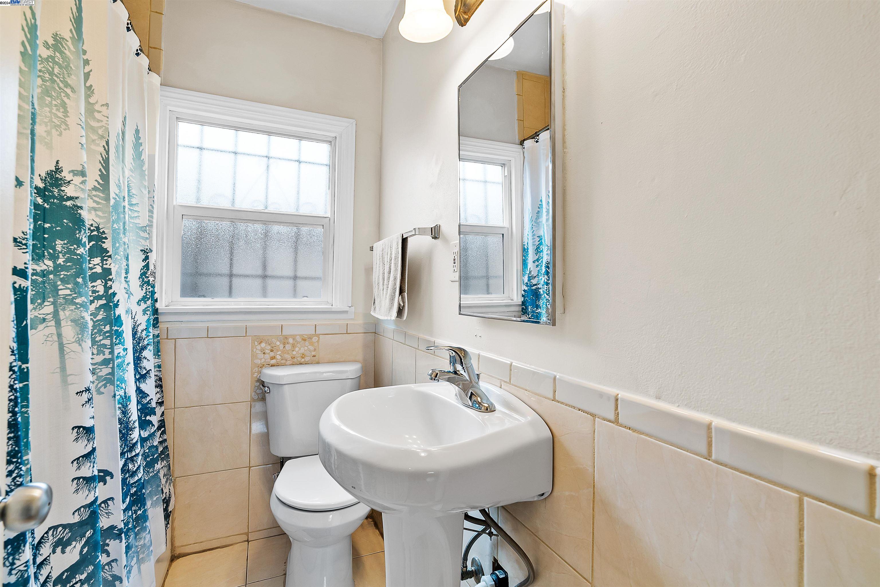 Detail Gallery Image 20 of 31 For 2933 Havenscourt Blvd, Oakland,  CA 94605 - 2 Beds | 1 Baths