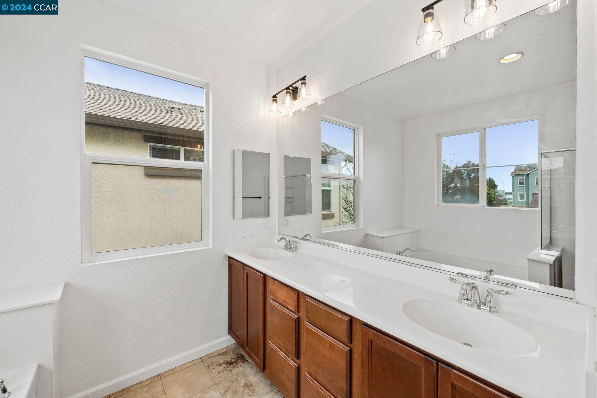 Detail Gallery Image 27 of 39 For 9444 Armstrong Dr, Oakland,  CA 94603 - 4 Beds | 2/1 Baths