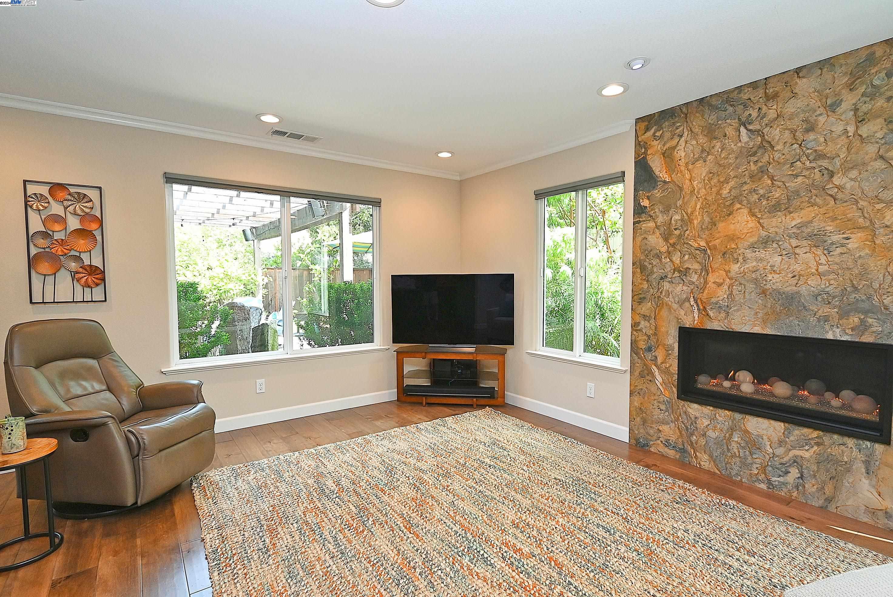 Detail Gallery Image 12 of 37 For 1811 Sinclair Dr, Pleasanton,  CA 94588 - 3 Beds | 2/1 Baths