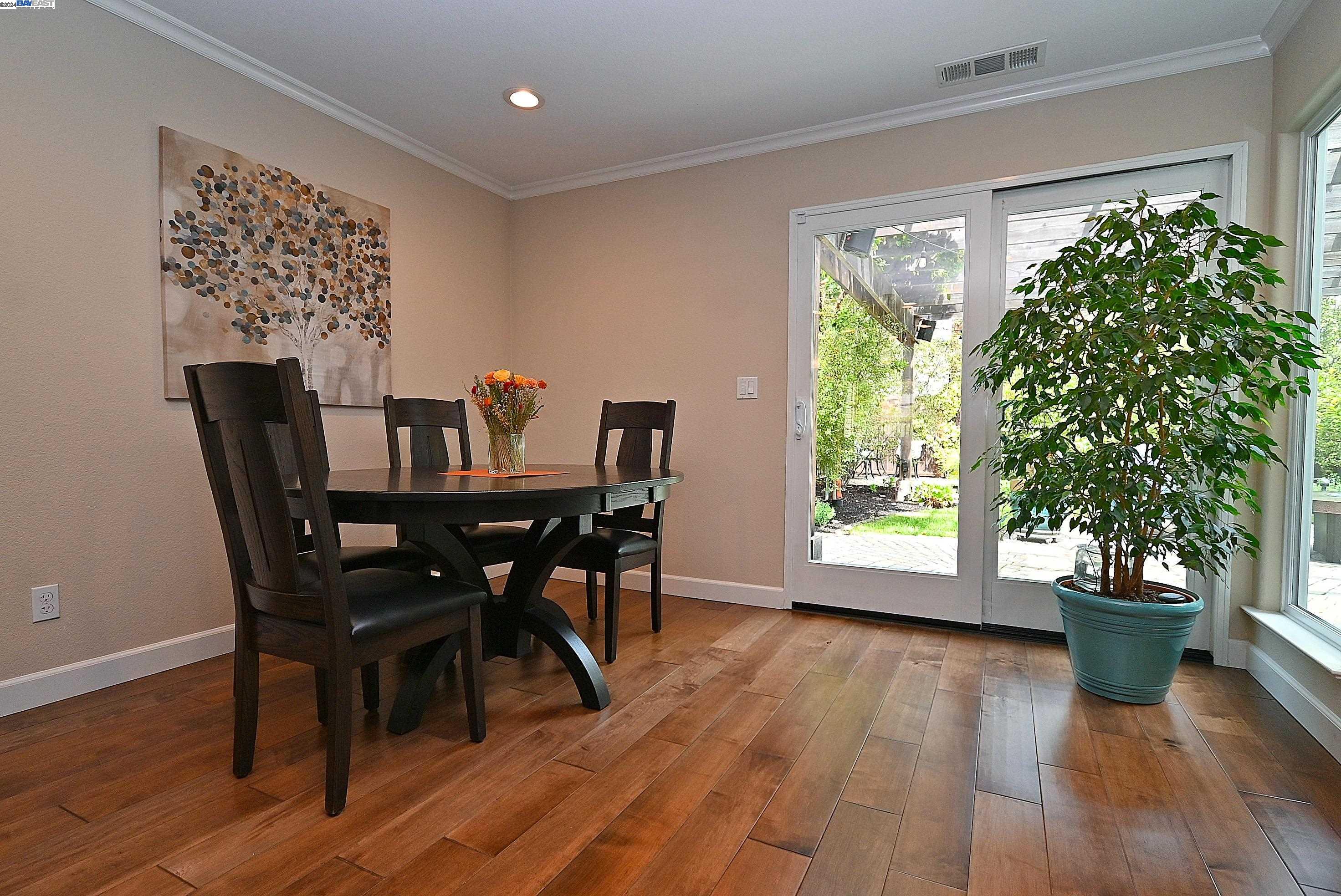 Detail Gallery Image 13 of 37 For 1811 Sinclair Dr, Pleasanton,  CA 94588 - 3 Beds | 2/1 Baths