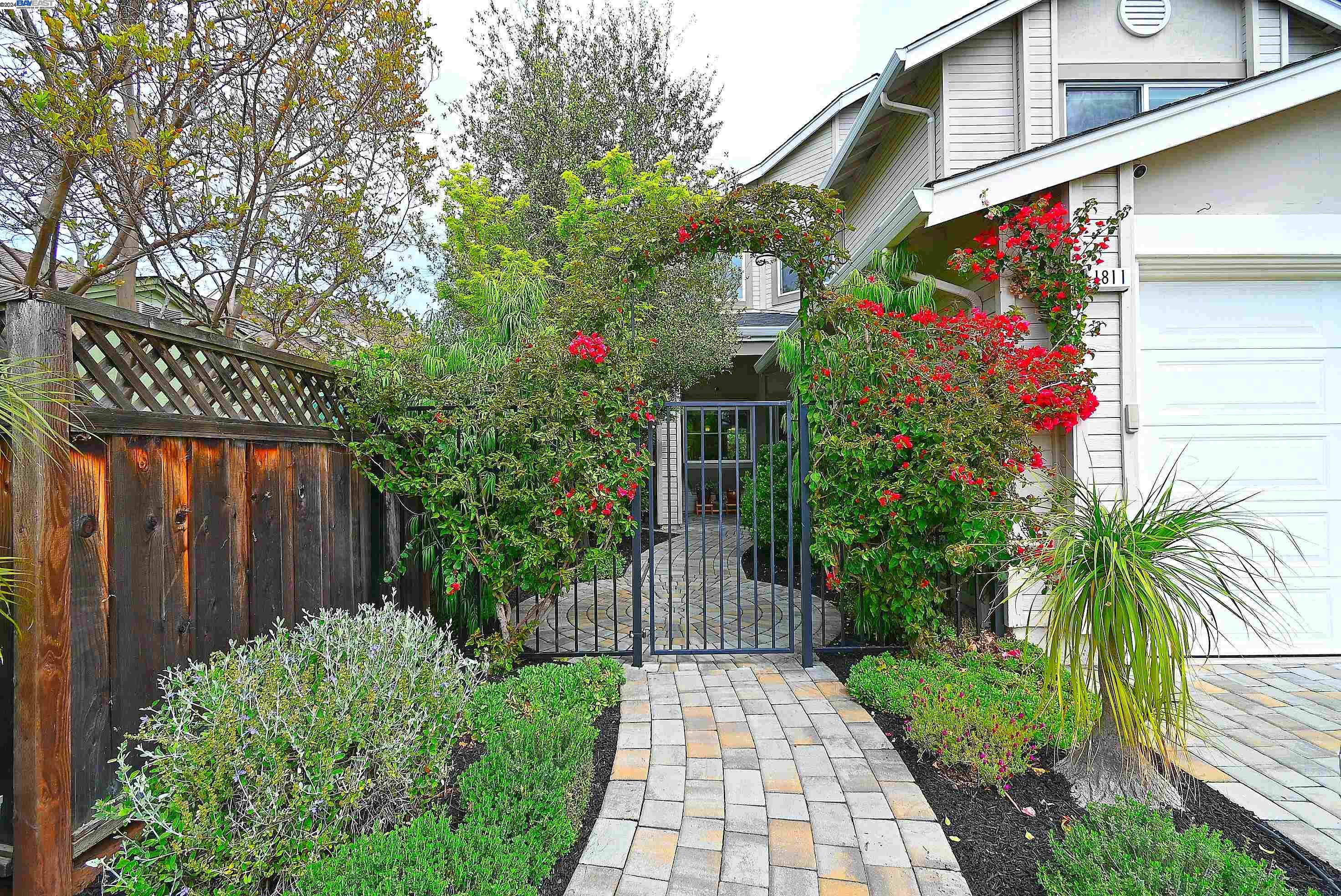 Detail Gallery Image 3 of 37 For 1811 Sinclair Dr, Pleasanton,  CA 94588 - 3 Beds | 2/1 Baths