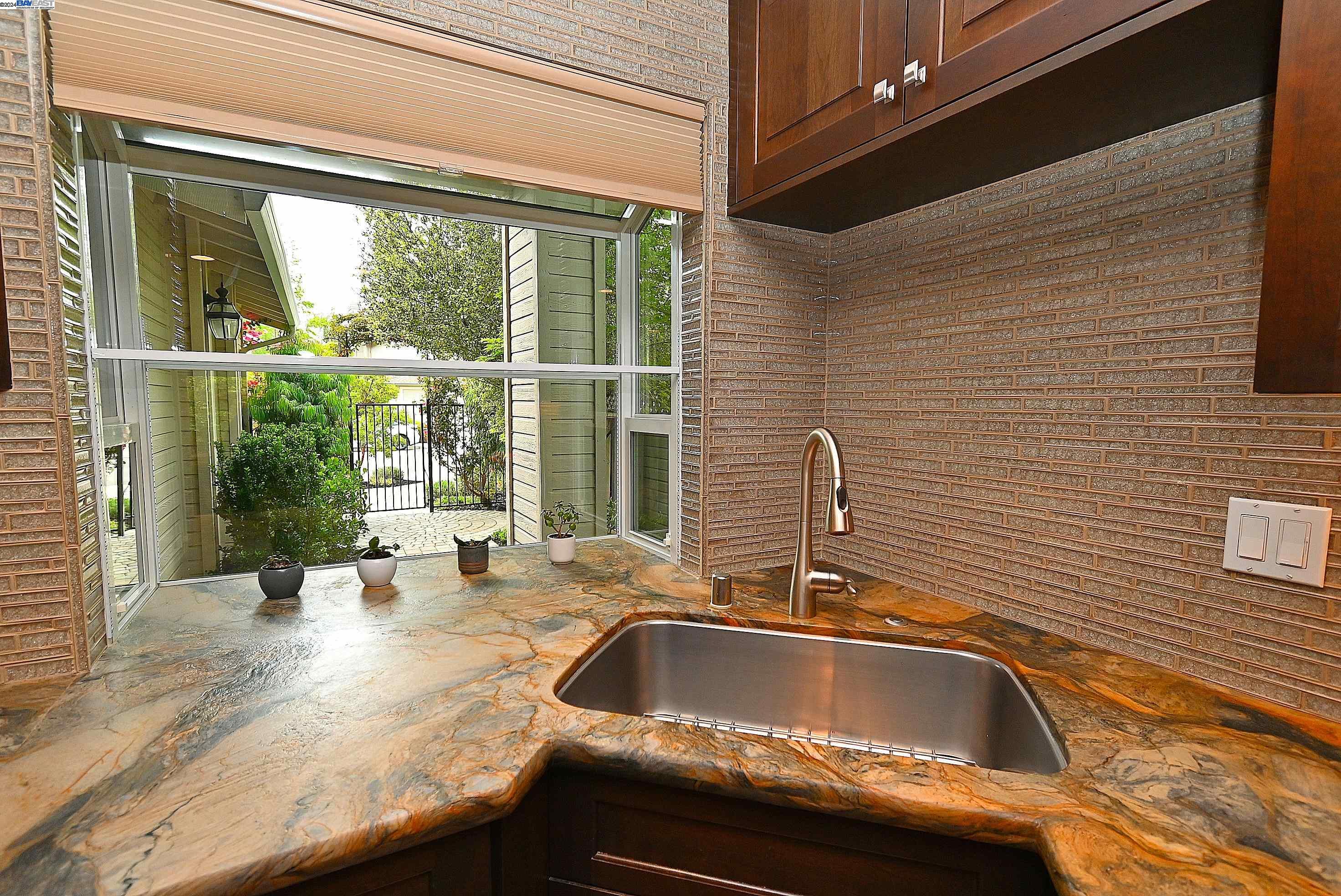 Detail Gallery Image 9 of 37 For 1811 Sinclair Dr, Pleasanton,  CA 94588 - 3 Beds | 2/1 Baths