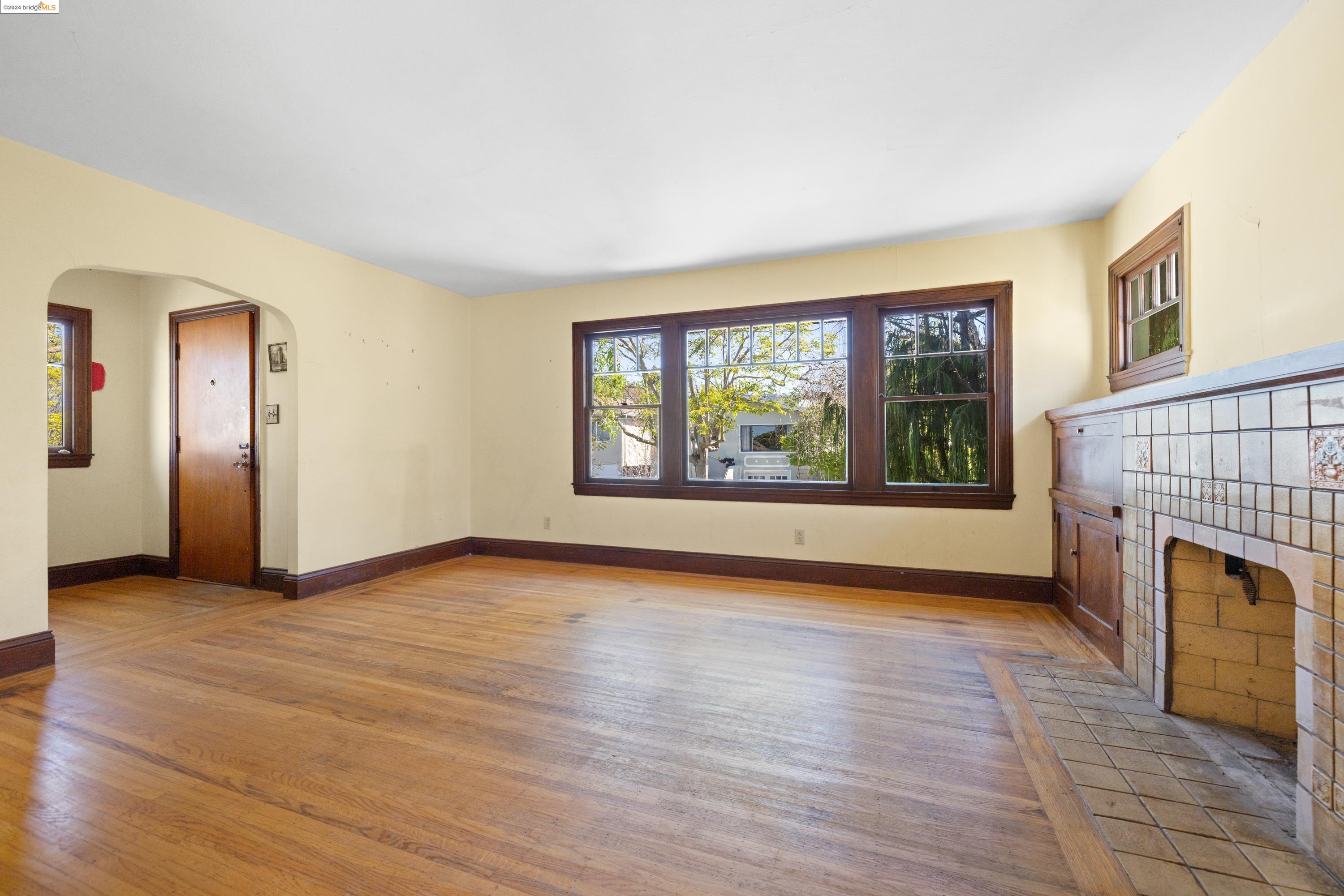 Detail Gallery Image 3 of 24 For 1204 Stannage Ave, Berkeley,  CA 94706 - 2 Beds | 1 Baths
