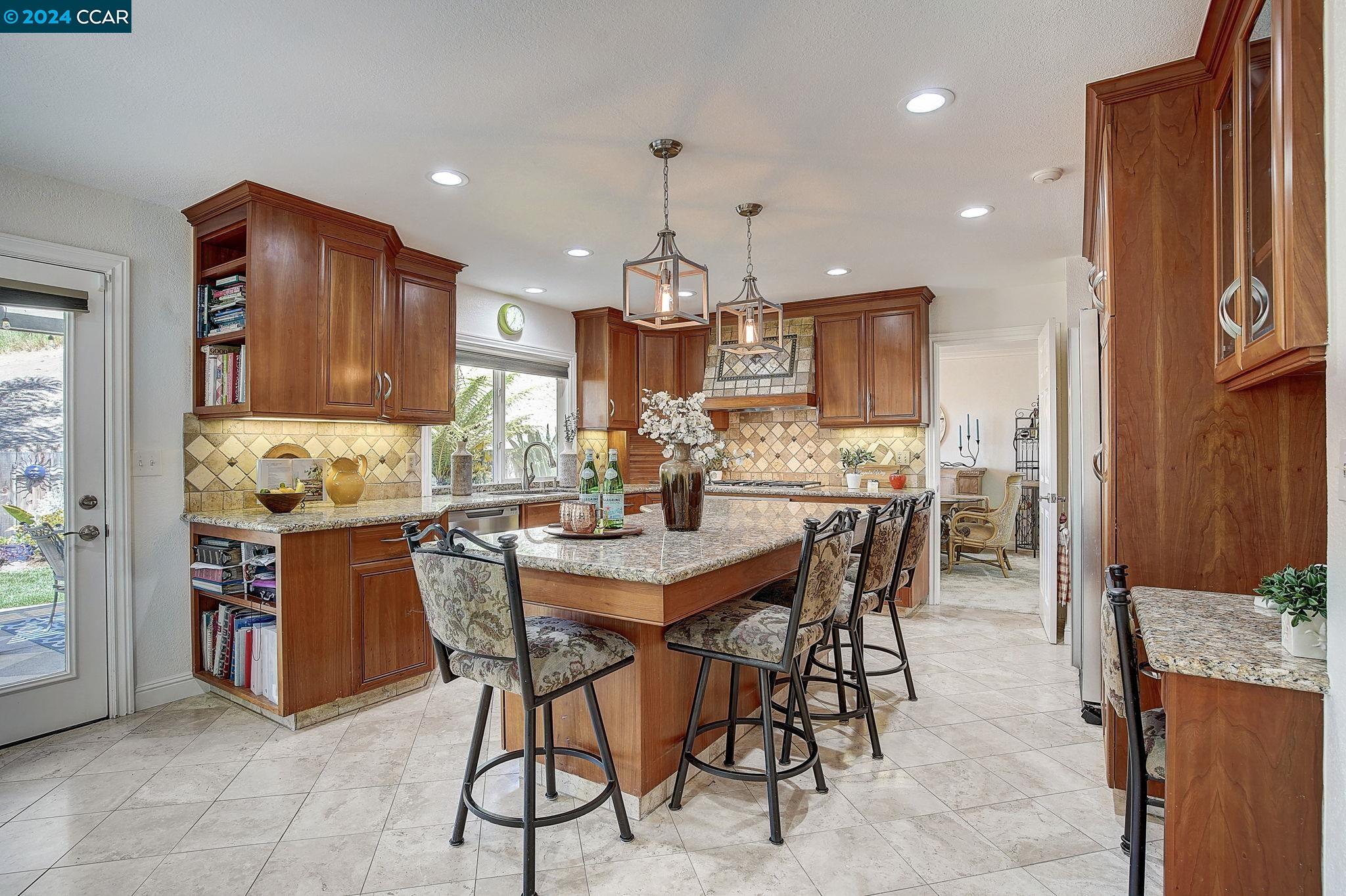 Detail Gallery Image 12 of 38 For 2315 Brantford Ct, Walnut Creek,  CA 94596 - 4 Beds | 2/1 Baths