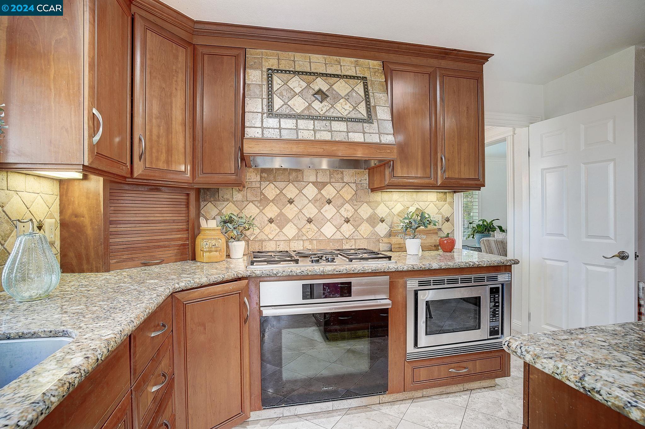 Detail Gallery Image 9 of 38 For 2315 Brantford Ct, Walnut Creek,  CA 94596 - 4 Beds | 2/1 Baths