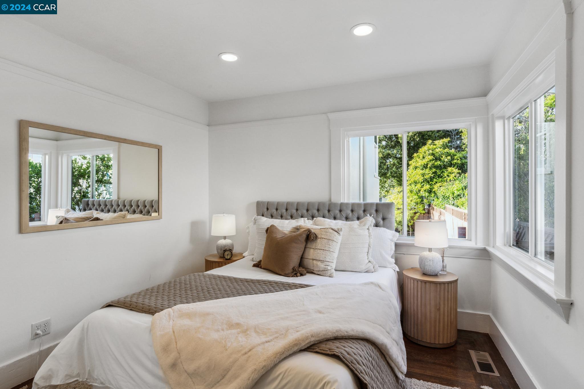 Detail Gallery Image 31 of 45 For 1517 Lincoln St, Berkeley,  CA 94703 - 3 Beds | 1 Baths