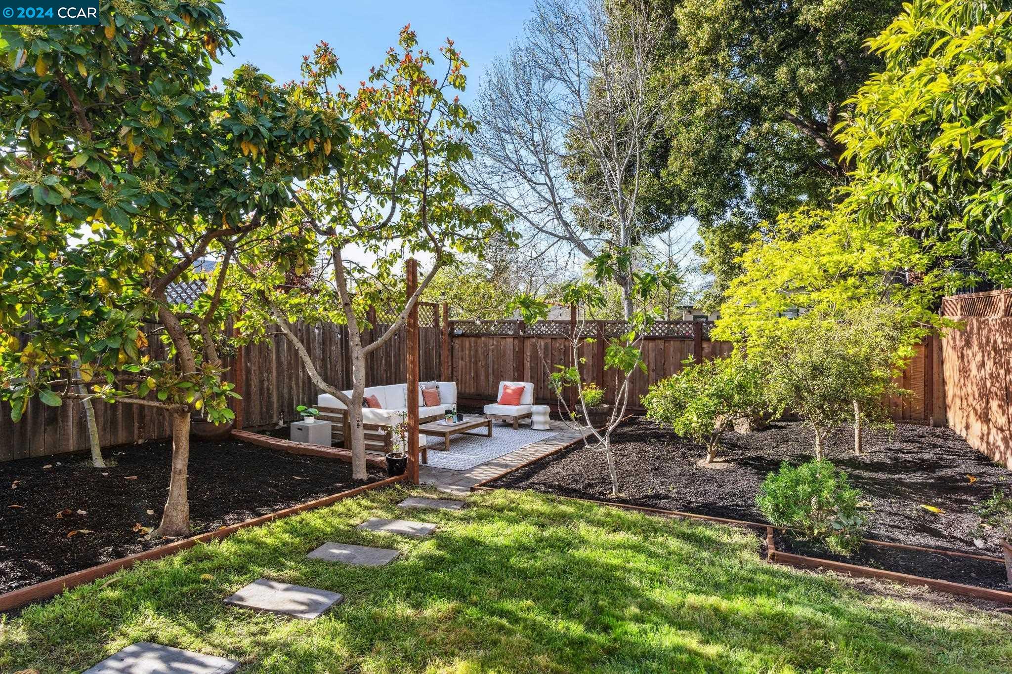 Detail Gallery Image 37 of 45 For 1517 Lincoln St, Berkeley,  CA 94703 - 3 Beds | 1 Baths