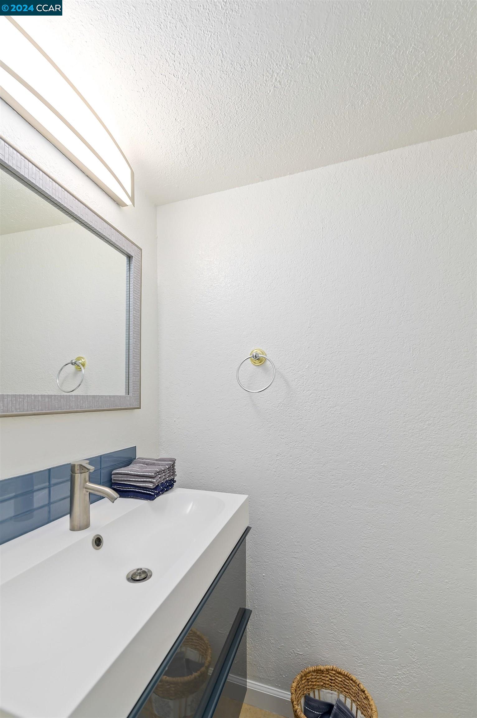 Detail Gallery Image 16 of 26 For 7405 Oxford Cir, Dublin,  CA 94568 - 3 Beds | 2/1 Baths