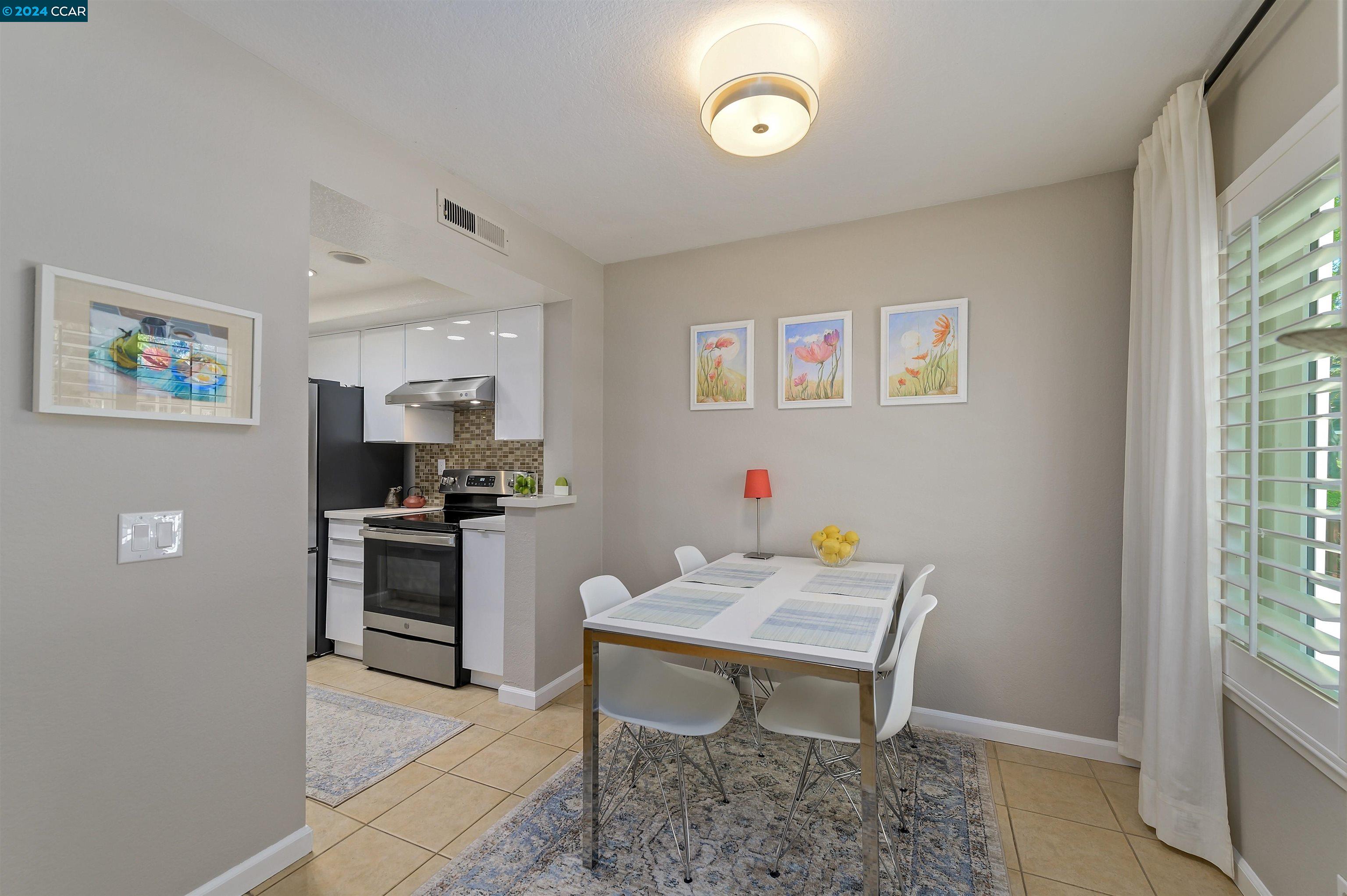 Detail Gallery Image 7 of 26 For 7405 Oxford Cir, Dublin,  CA 94568 - 3 Beds | 2/1 Baths