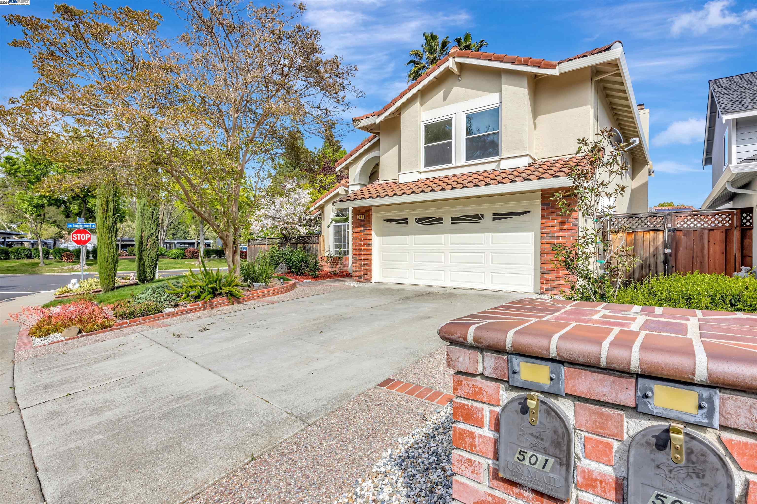 Detail Gallery Image 1 of 1 For 501 Fallen Leaf Cir, San Ramon,  CA 94583 - 4 Beds | 3 Baths