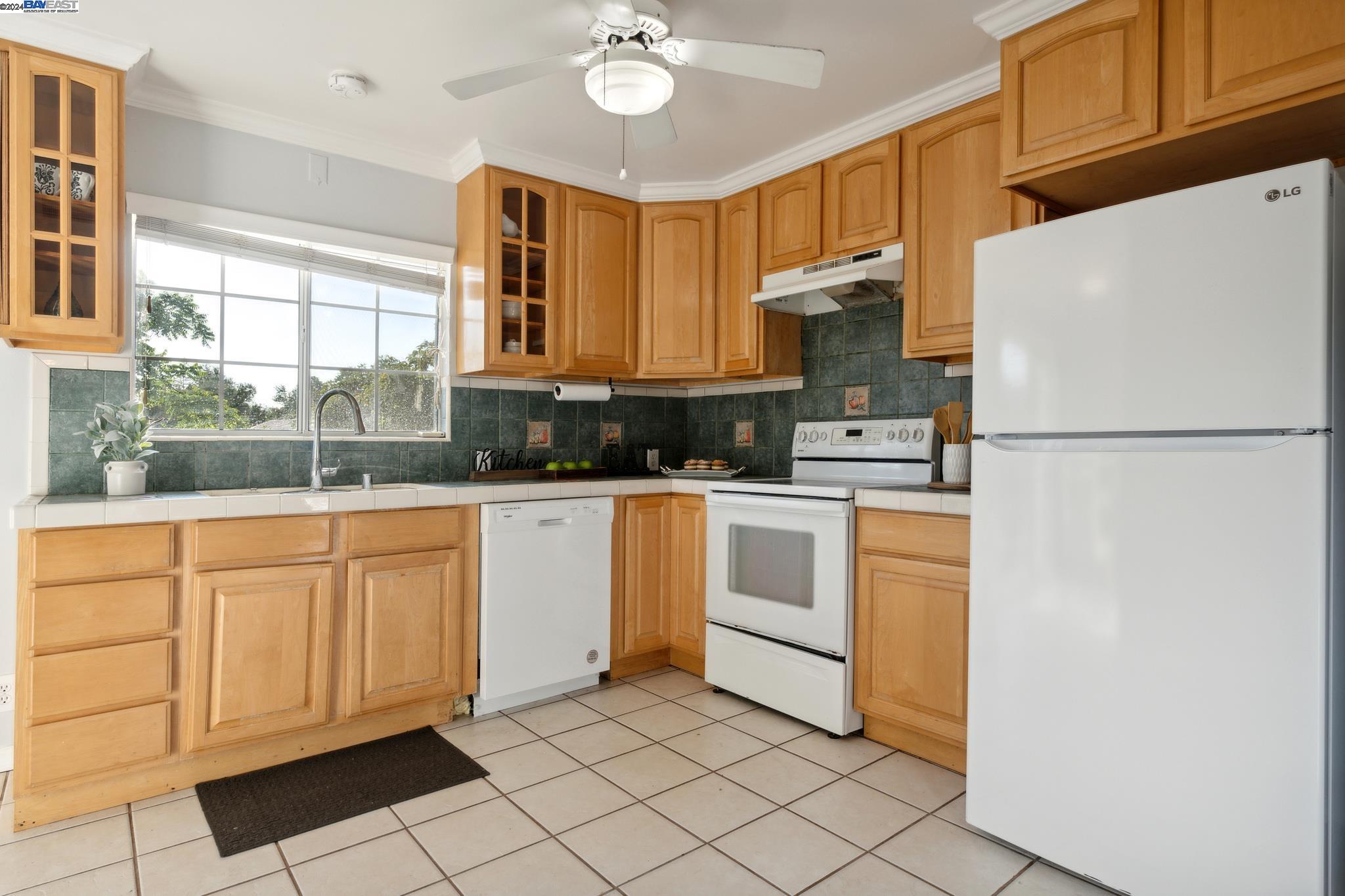 Detail Gallery Image 9 of 29 For 14345 Capri Dr, Los Gatos,  CA 95032 - 2 Beds | 1 Baths