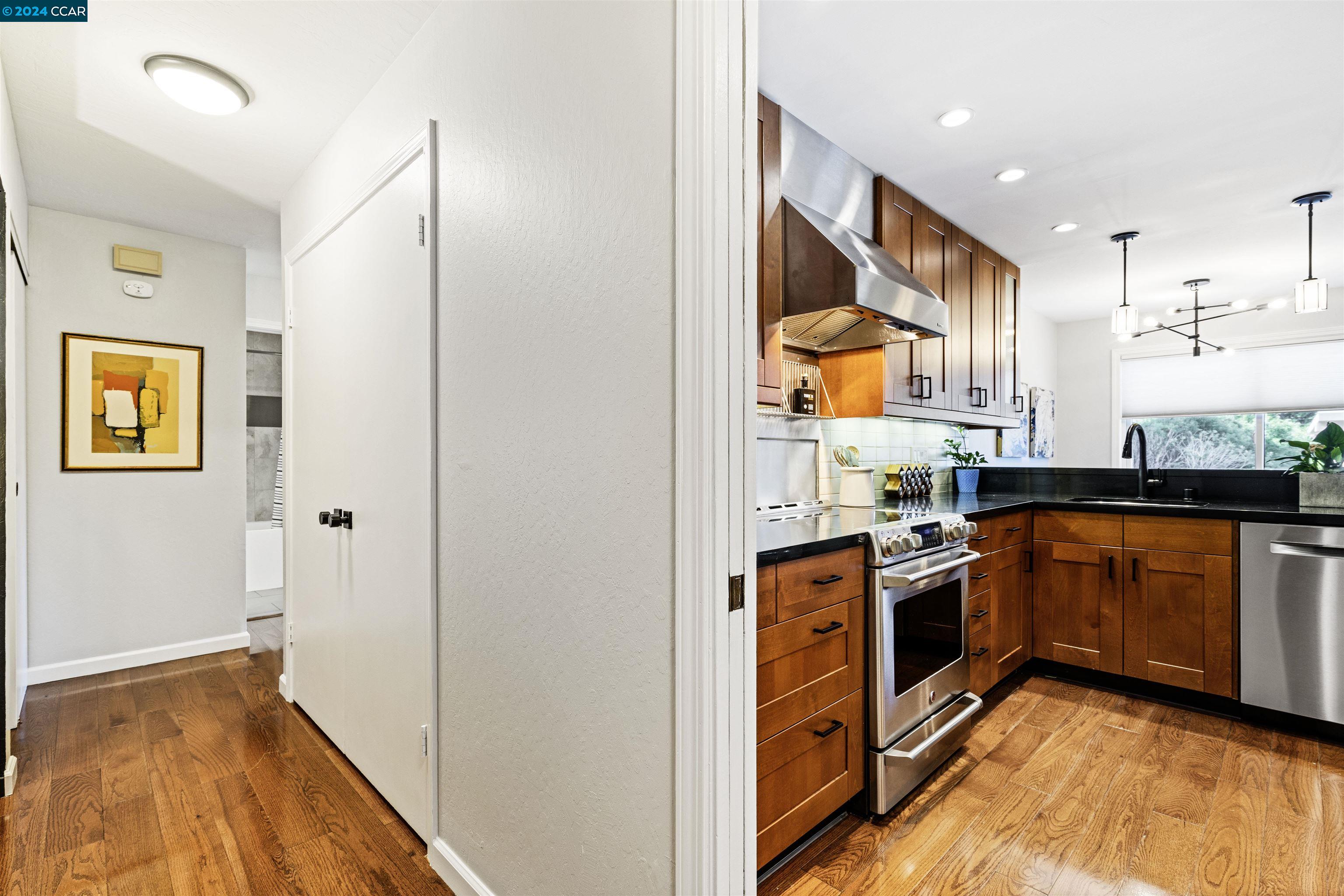 Detail Gallery Image 15 of 60 For 1810 Central Ave #206,  Alameda,  CA 94501 - 2 Beds | 2 Baths