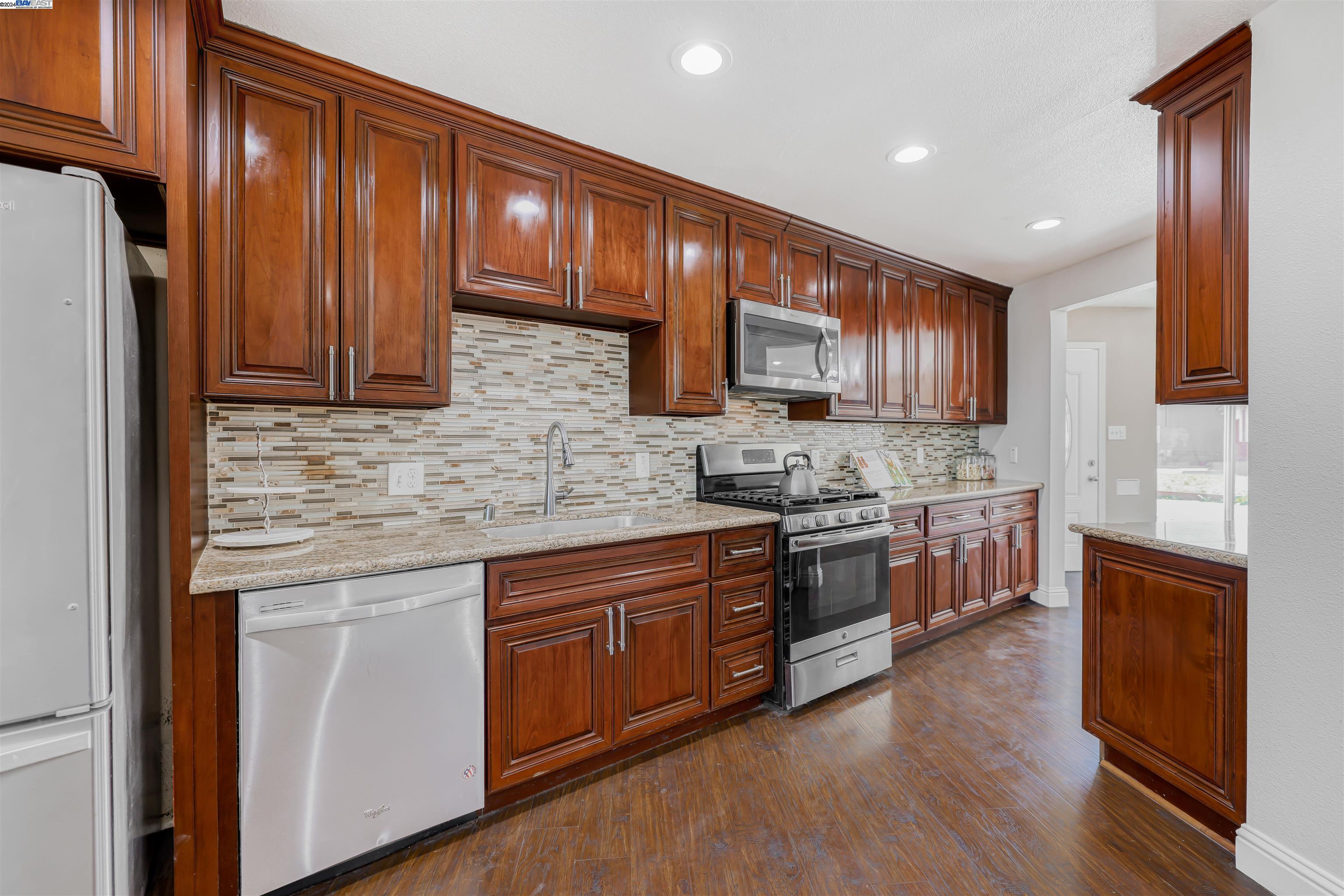 Detail Gallery Image 11 of 54 For 4 Stillwell Cir, Antioch,  CA 94509 - 4 Beds | 2/1 Baths