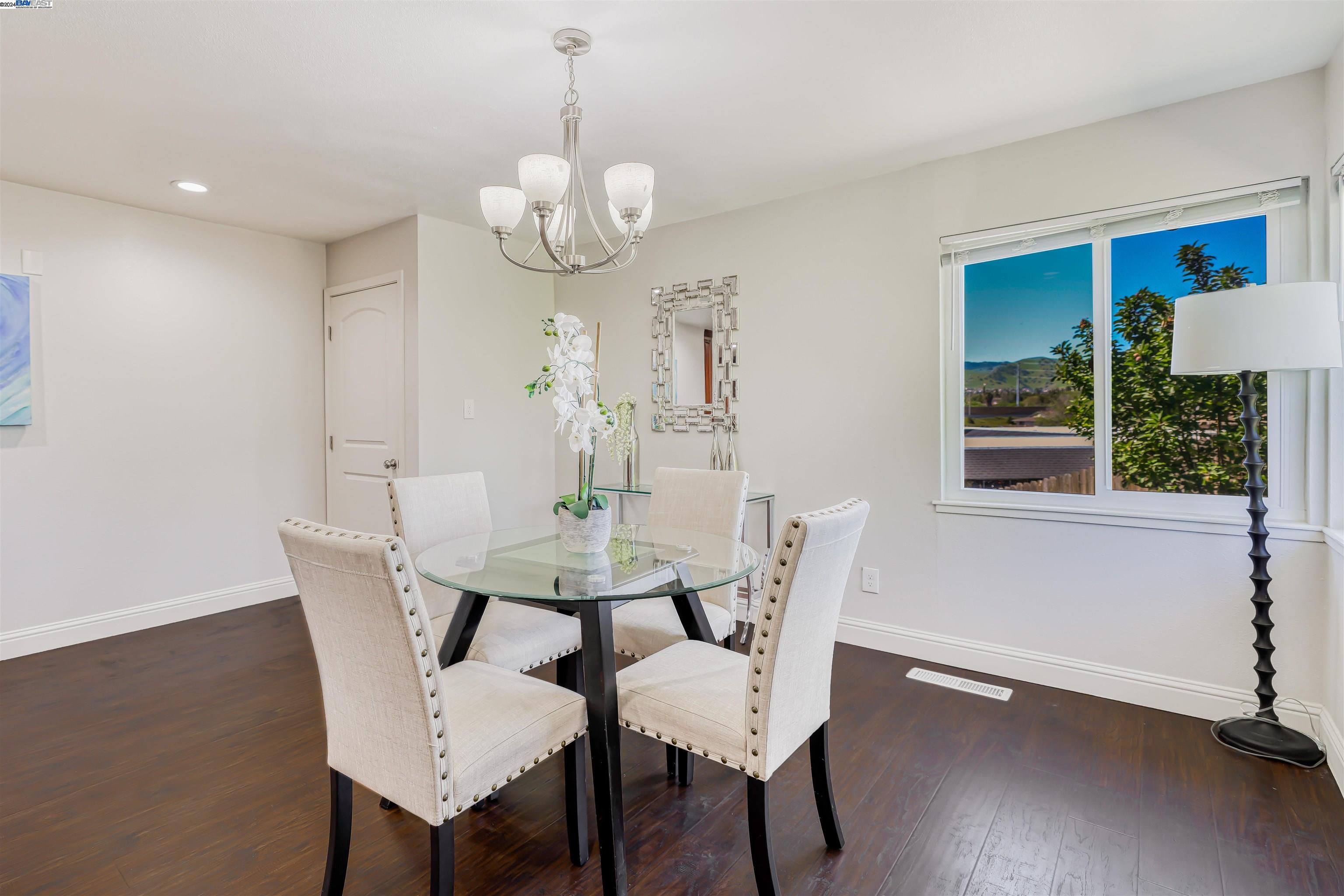 Detail Gallery Image 15 of 54 For 4 Stillwell Cir, Antioch,  CA 94509 - 4 Beds | 2/1 Baths