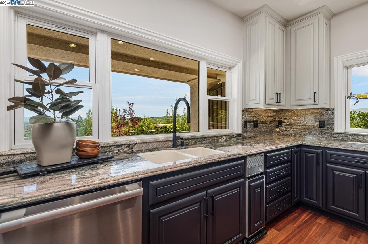 Detail Gallery Image 16 of 60 For 34 Golf Rd, Pleasanton,  CA 94566 - 4 Beds | 4/2 Baths