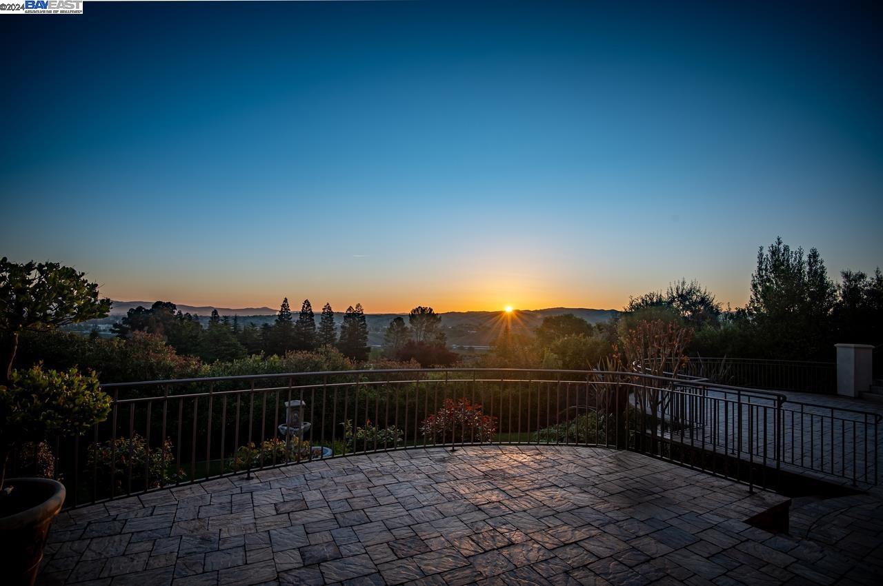 Detail Gallery Image 4 of 60 For 34 Golf Rd, Pleasanton,  CA 94566 - 4 Beds | 4/2 Baths