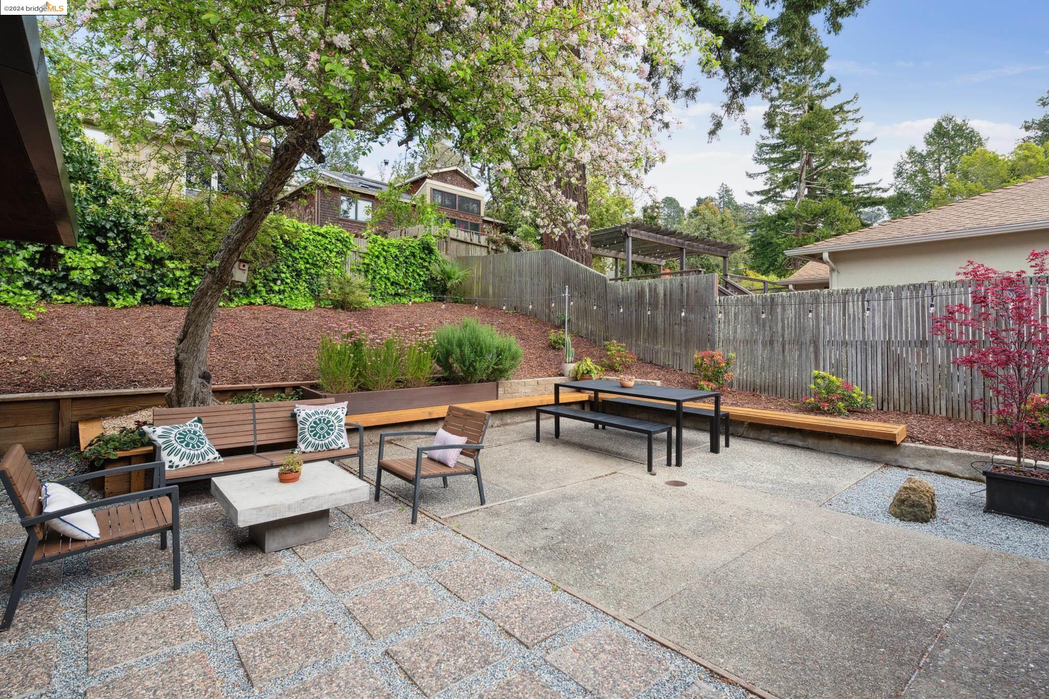 Detail Gallery Image 30 of 57 For 157 Fairlawn Dr, Berkeley,  CA 94708 - 3 Beds | 2 Baths