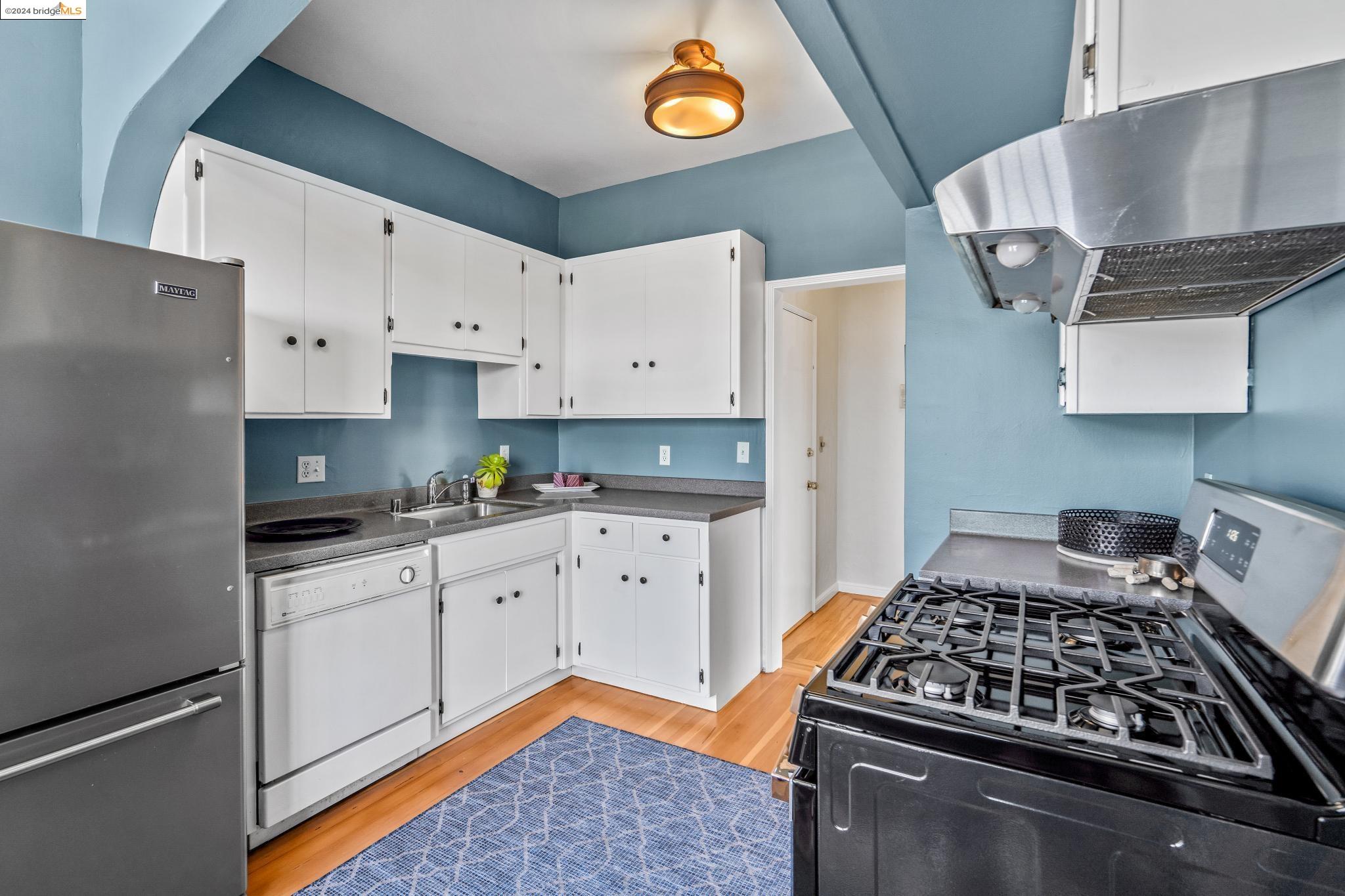 Detail Gallery Image 14 of 23 For 850 Stannage Ave #5,  Albany,  CA 94706 - 1 Beds | 1 Baths